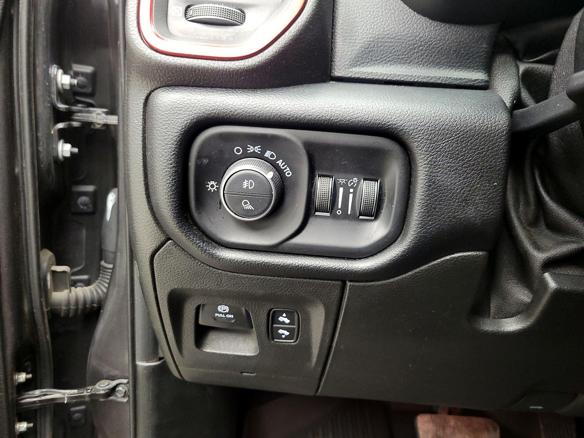 Thumbnail: 2019 RAM 1500 - 13