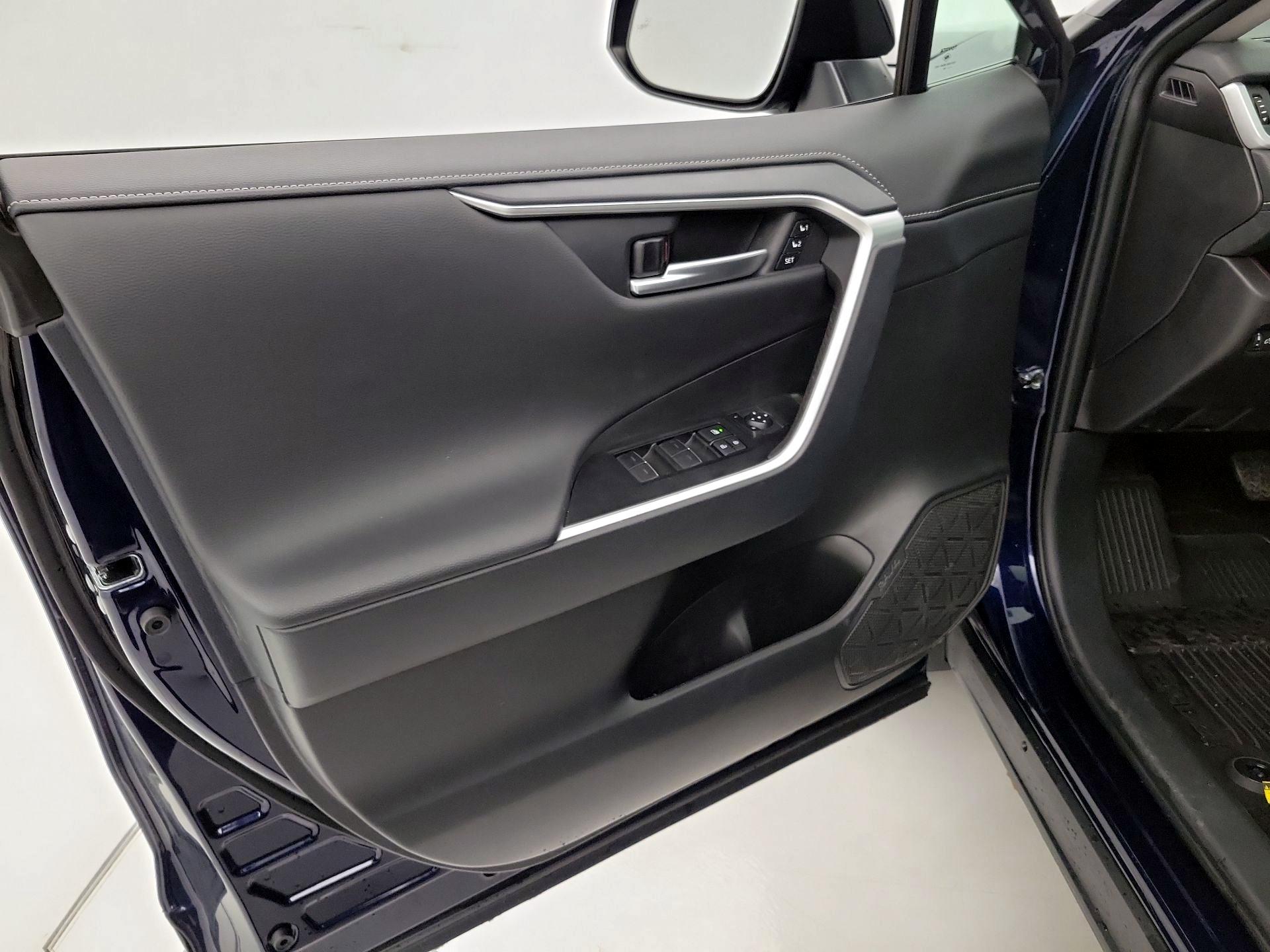 Thumbnail: 2025 Toyota RAV4 - 12