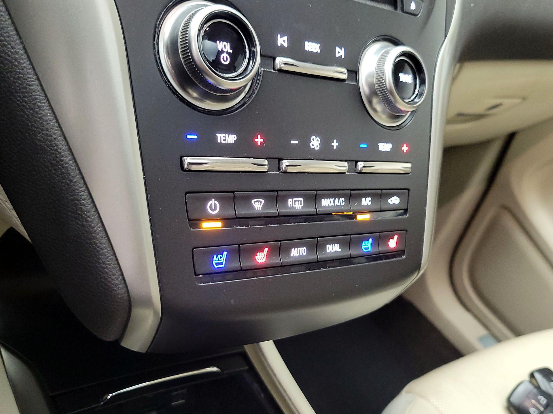 Thumbnail: 2015 Lincoln MKC - 17