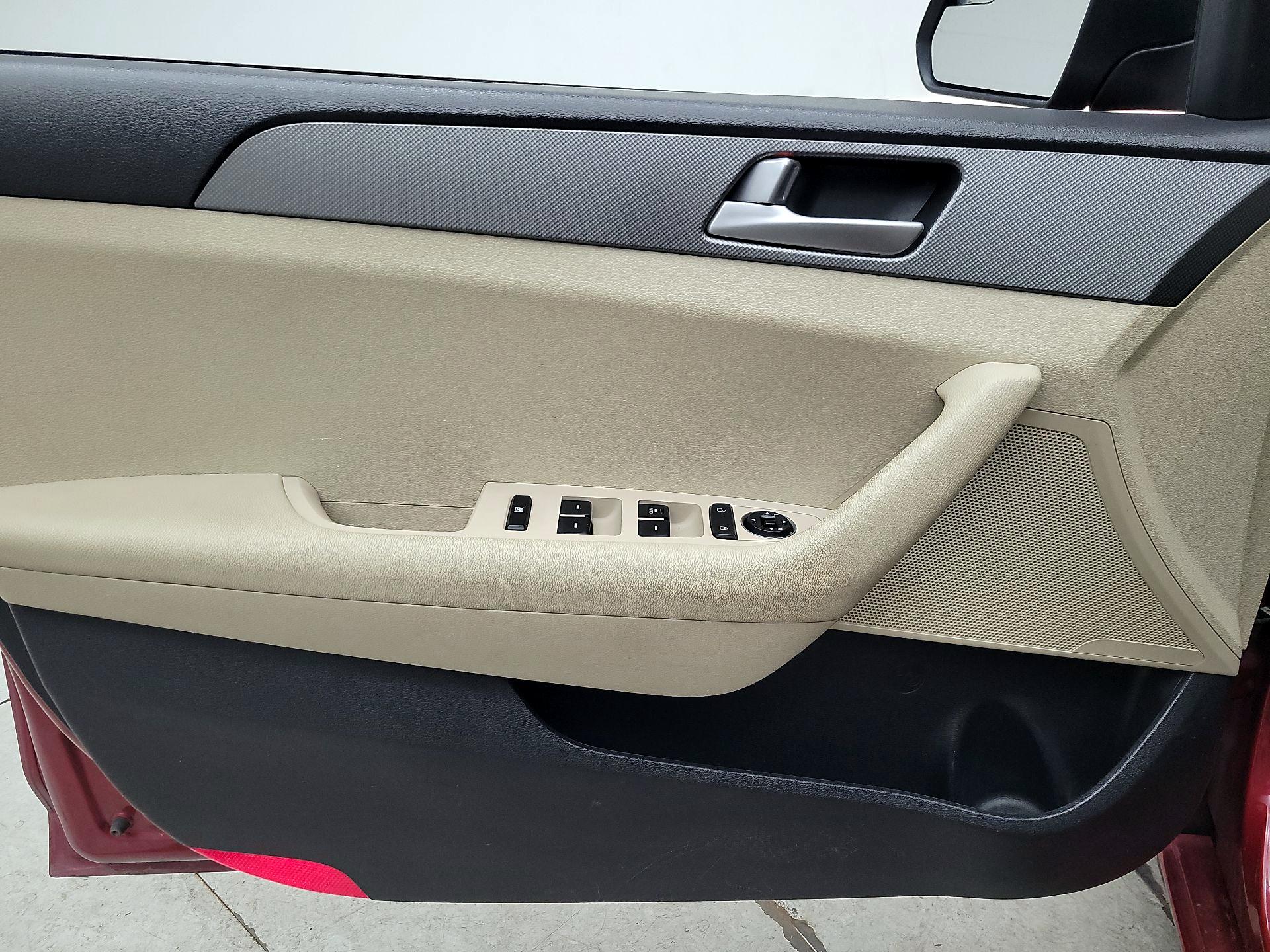 Thumbnail: 2016 Hyundai Sonata - 12