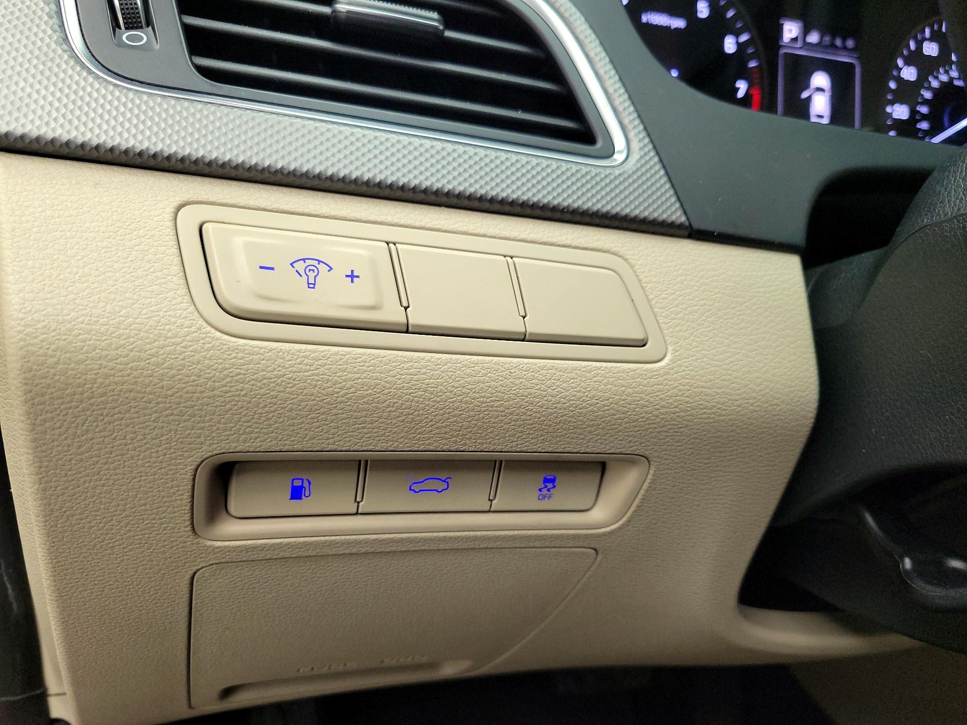 Thumbnail: 2016 Hyundai Sonata - 13