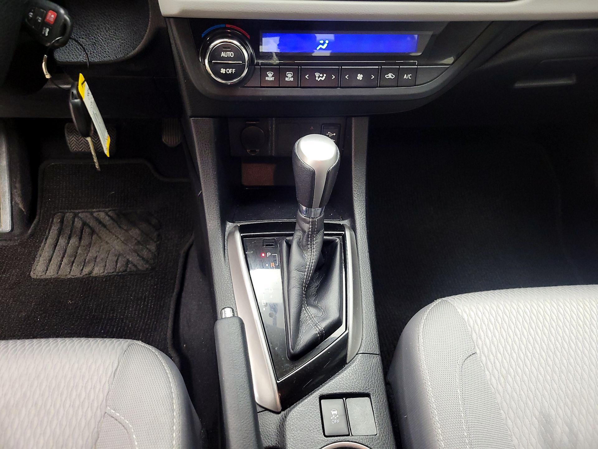 Thumbnail: 2015 Toyota Corolla - 17