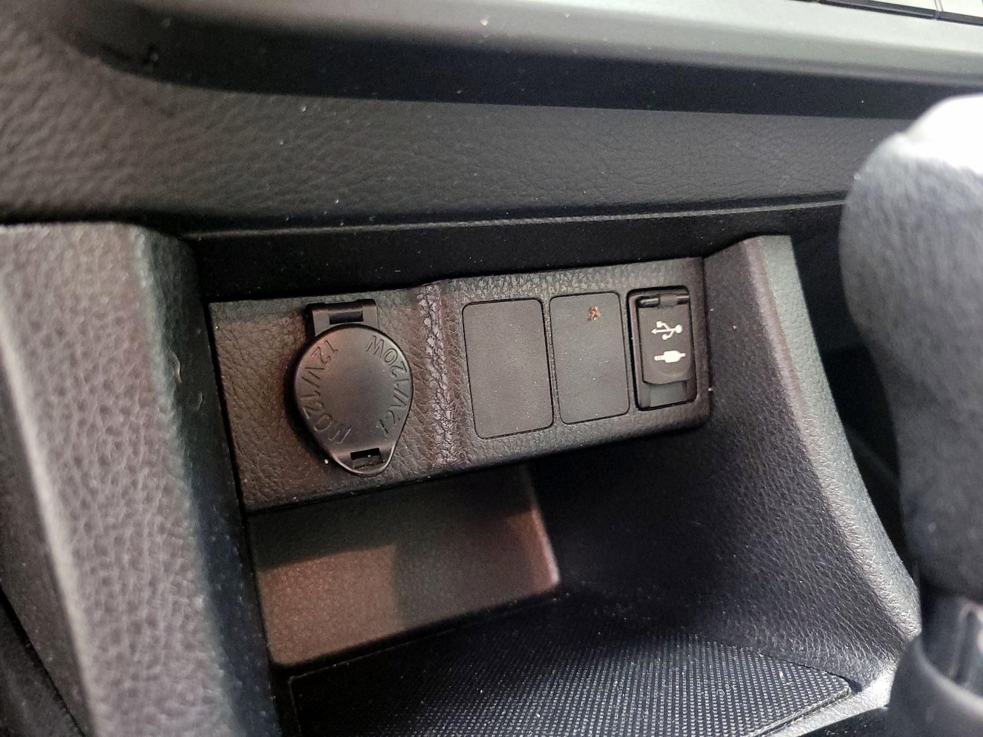 Thumbnail: 2015 Toyota Corolla - 18