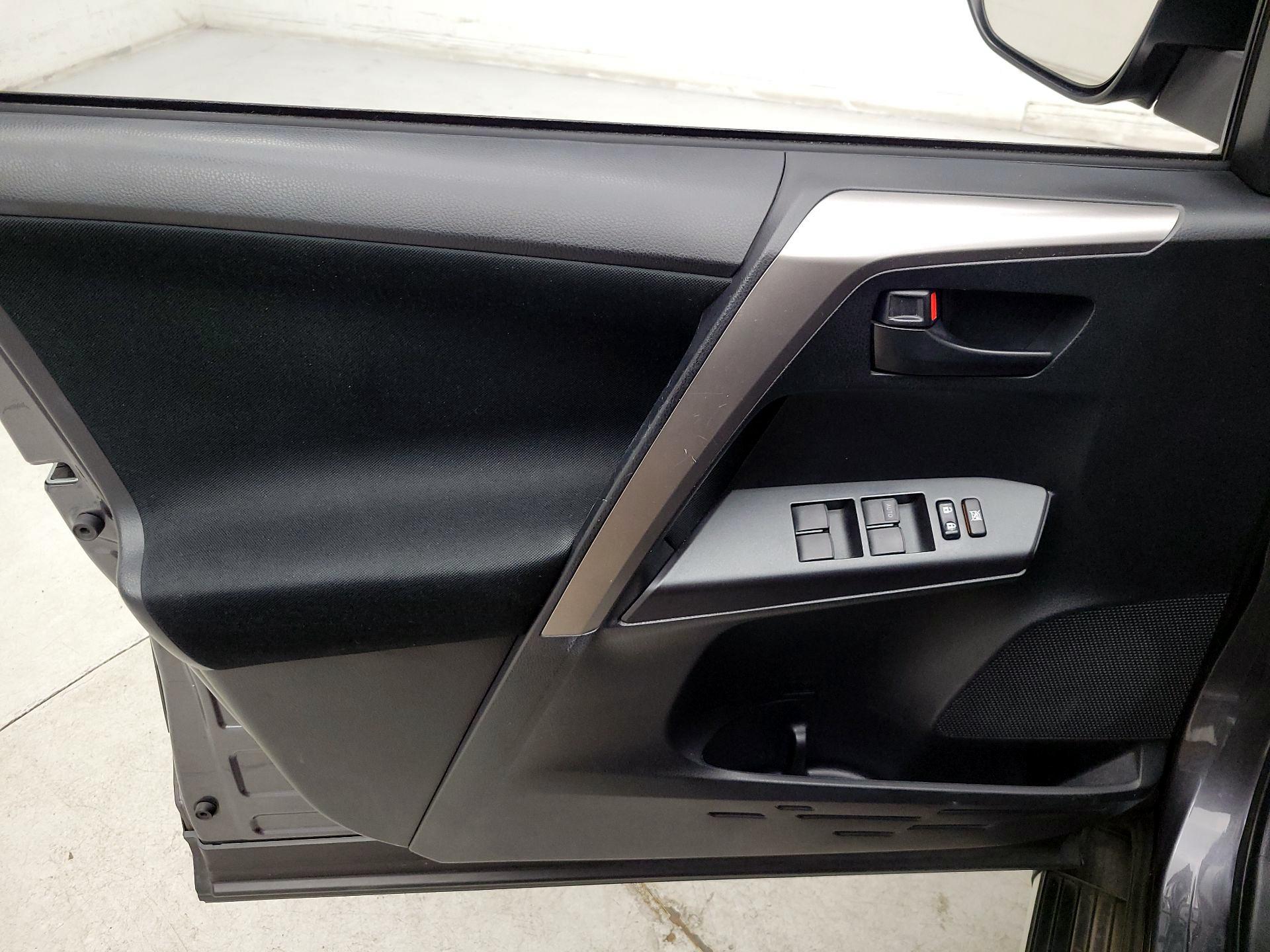 Thumbnail: 2017 Toyota RAV4 - 12