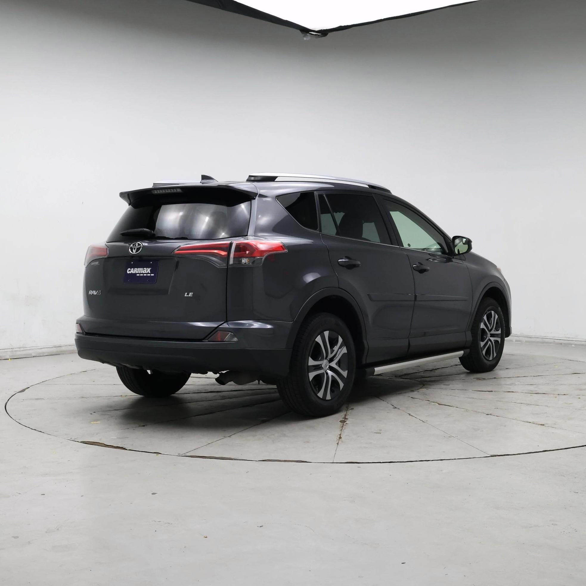 Thumbnail: 2017 Toyota RAV4 - 8