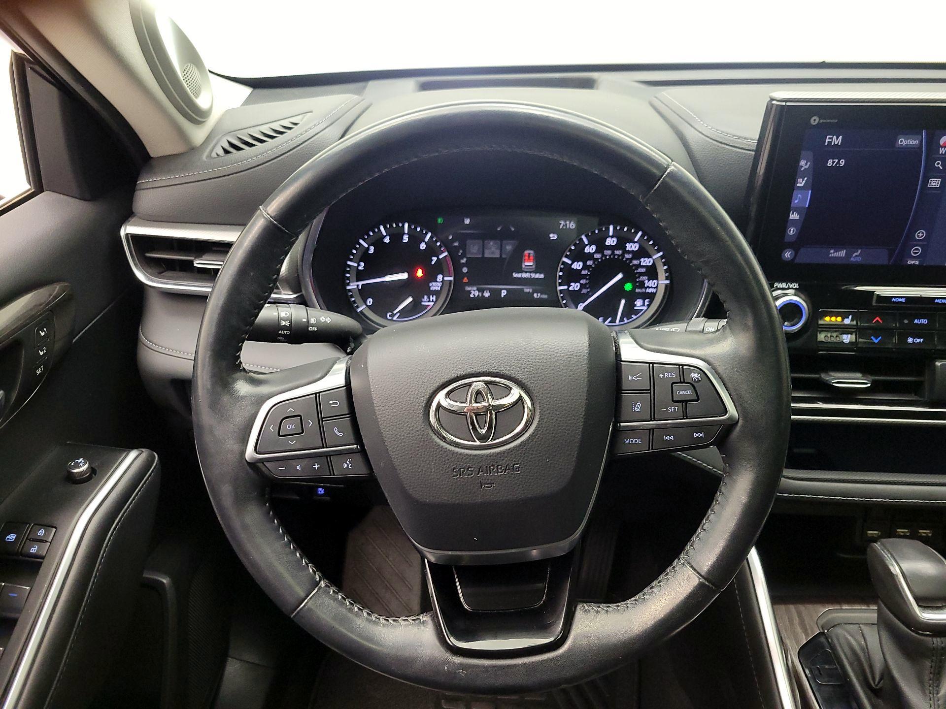 Thumbnail: 2021 Toyota Highlander - 10