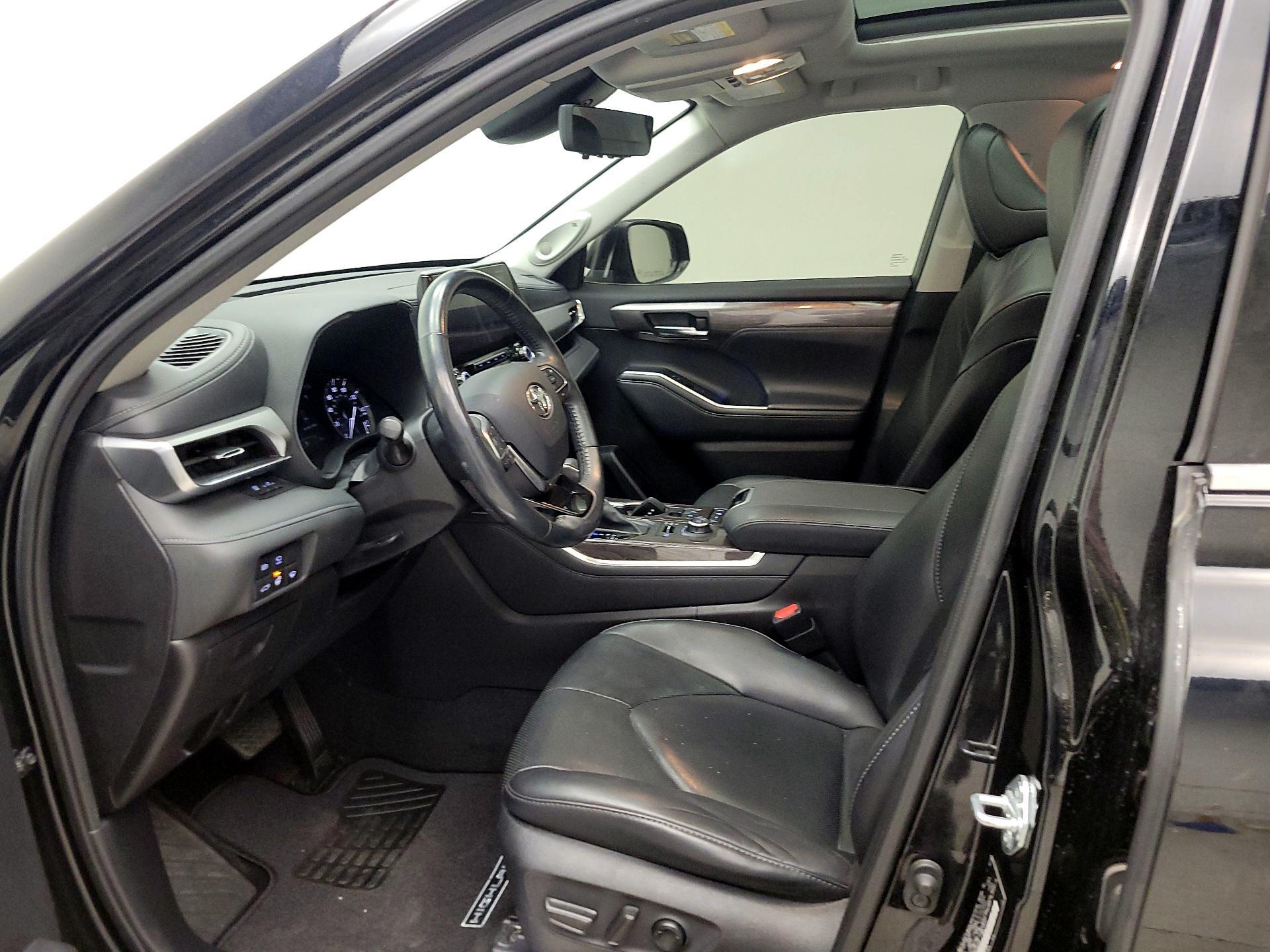 Thumbnail: 2021 Toyota Highlander - 11