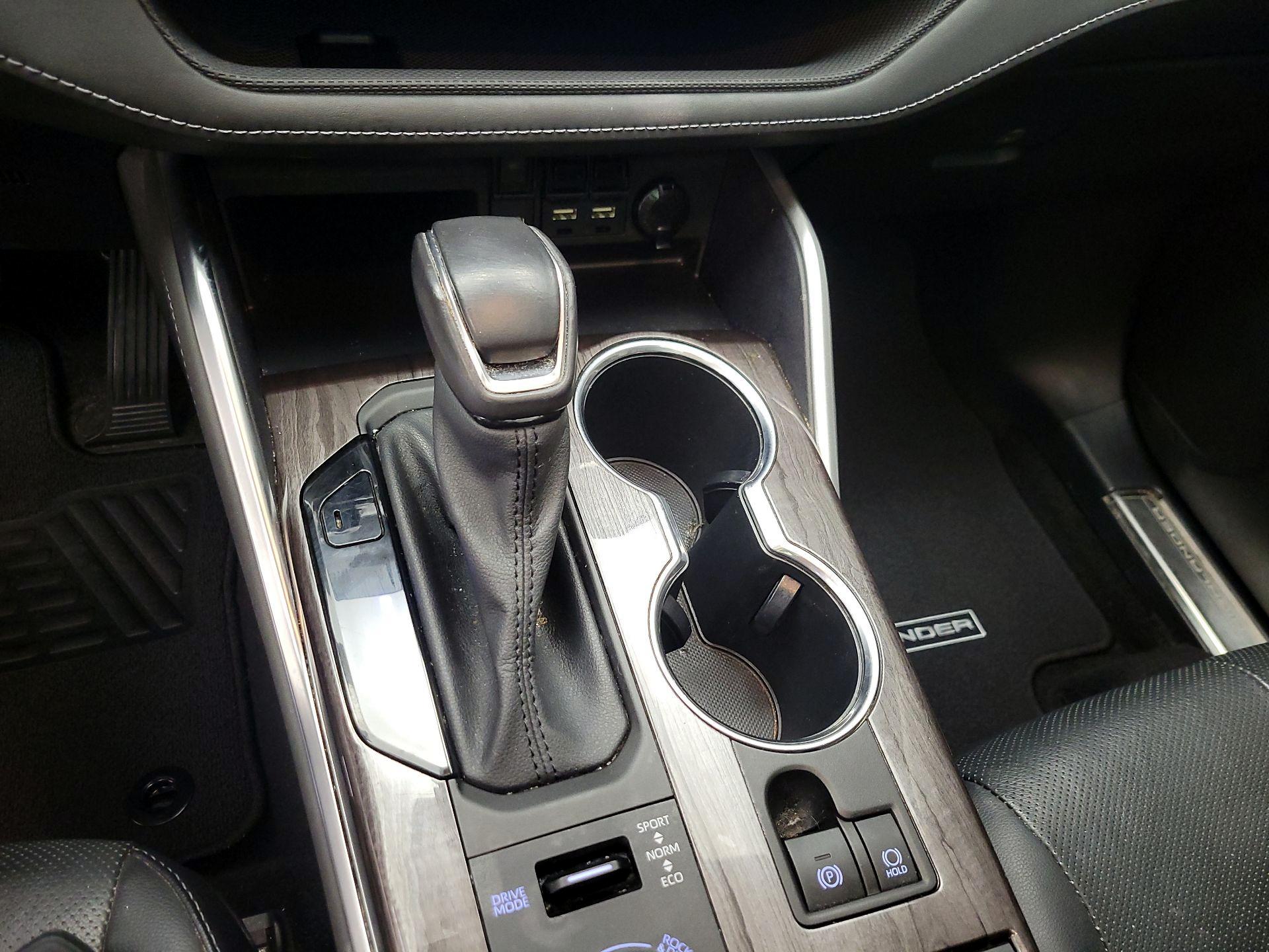 Thumbnail: 2021 Toyota Highlander - 18