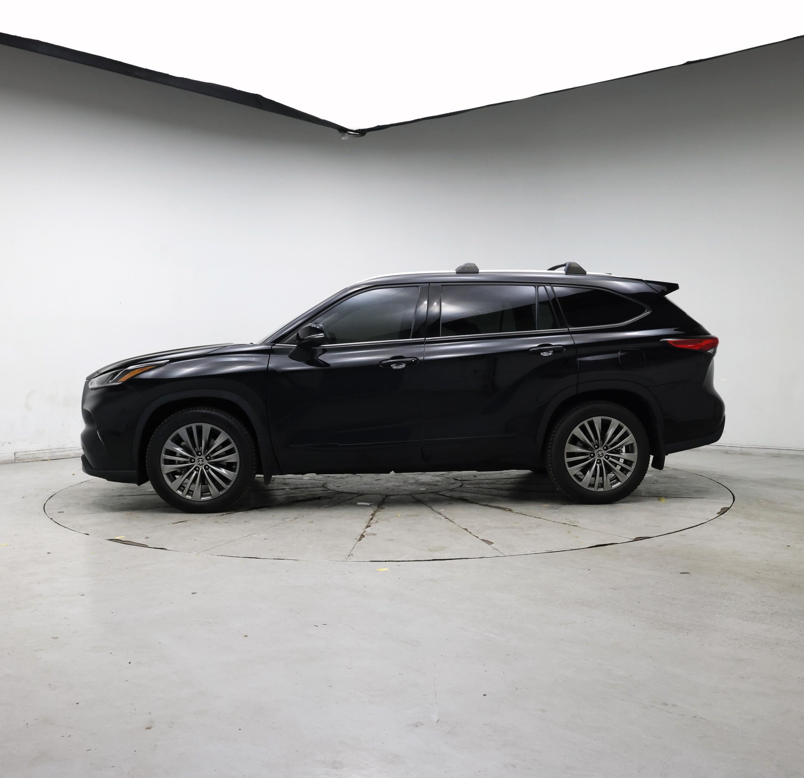 Thumbnail: 2021 Toyota Highlander - 3