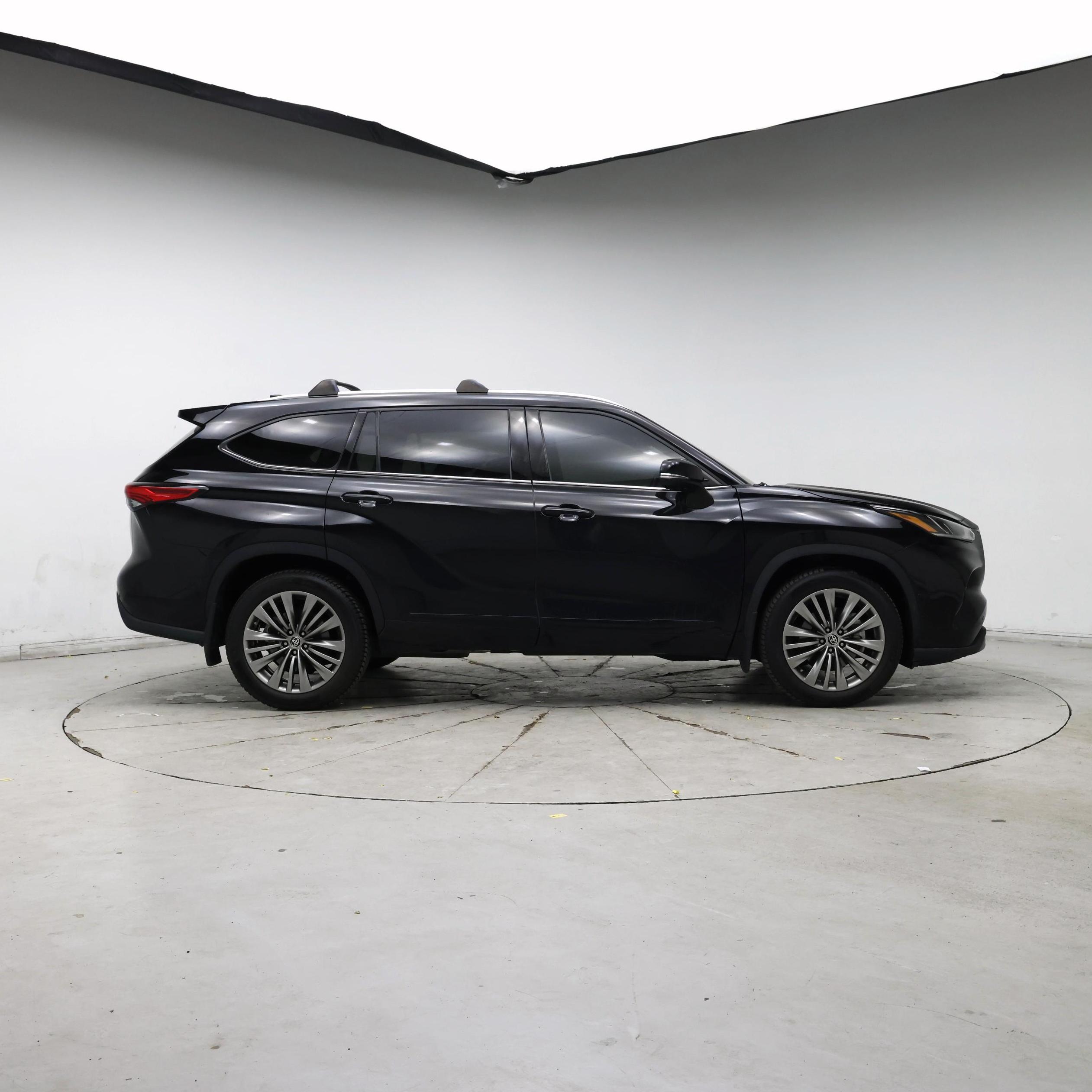 Thumbnail: 2021 Toyota Highlander - 7