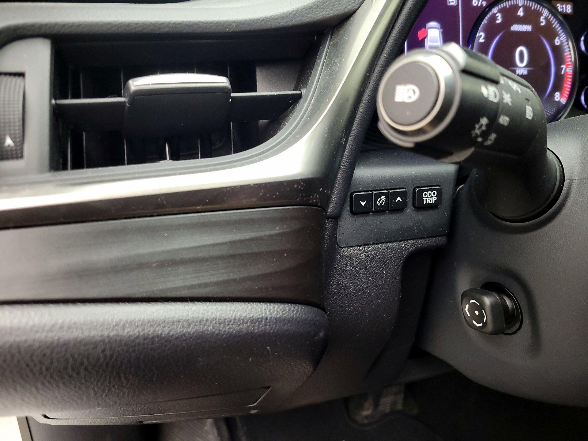 Thumbnail: 2019 Lexus ES - 13