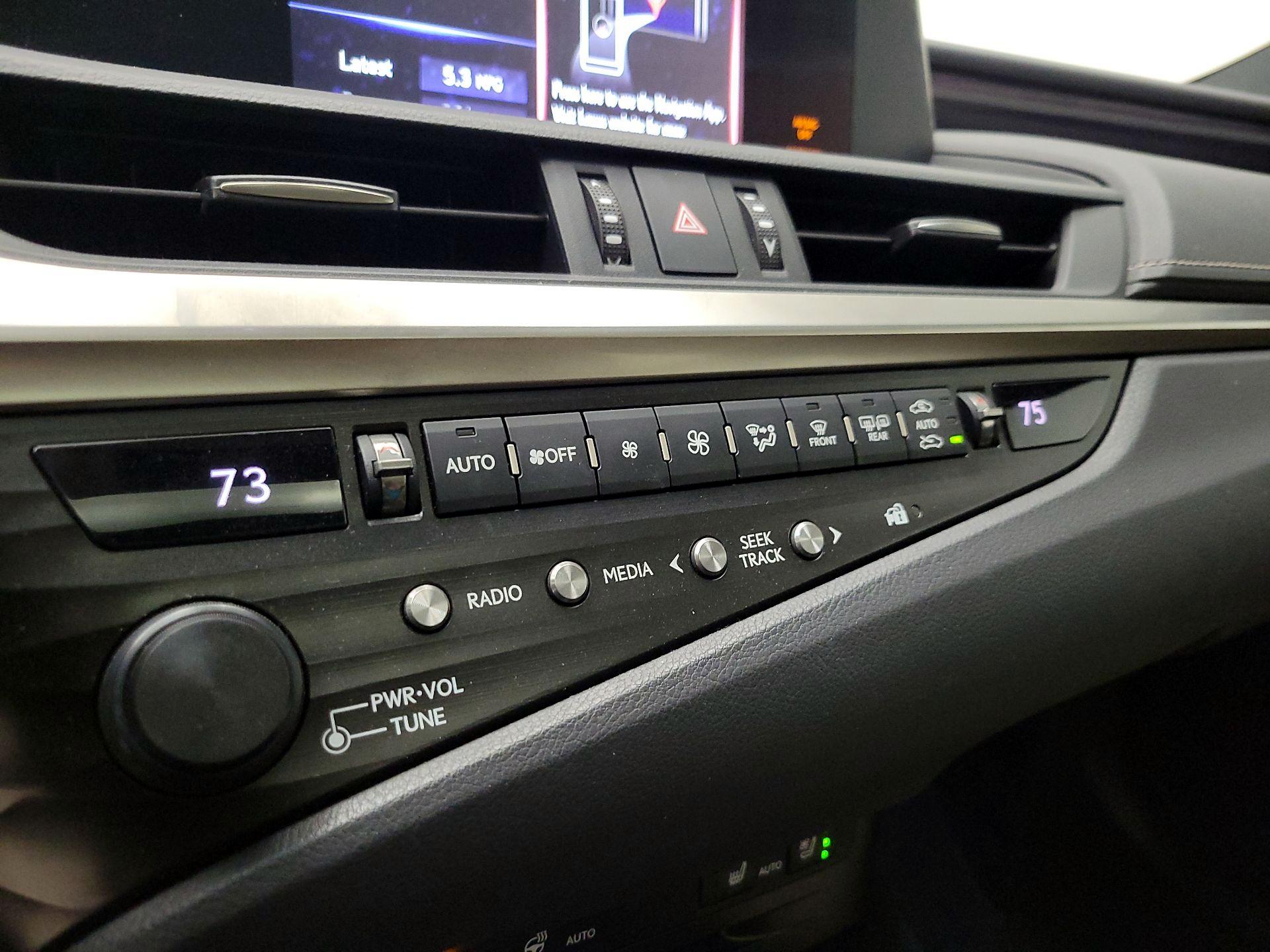 Thumbnail: 2019 Lexus ES - 16