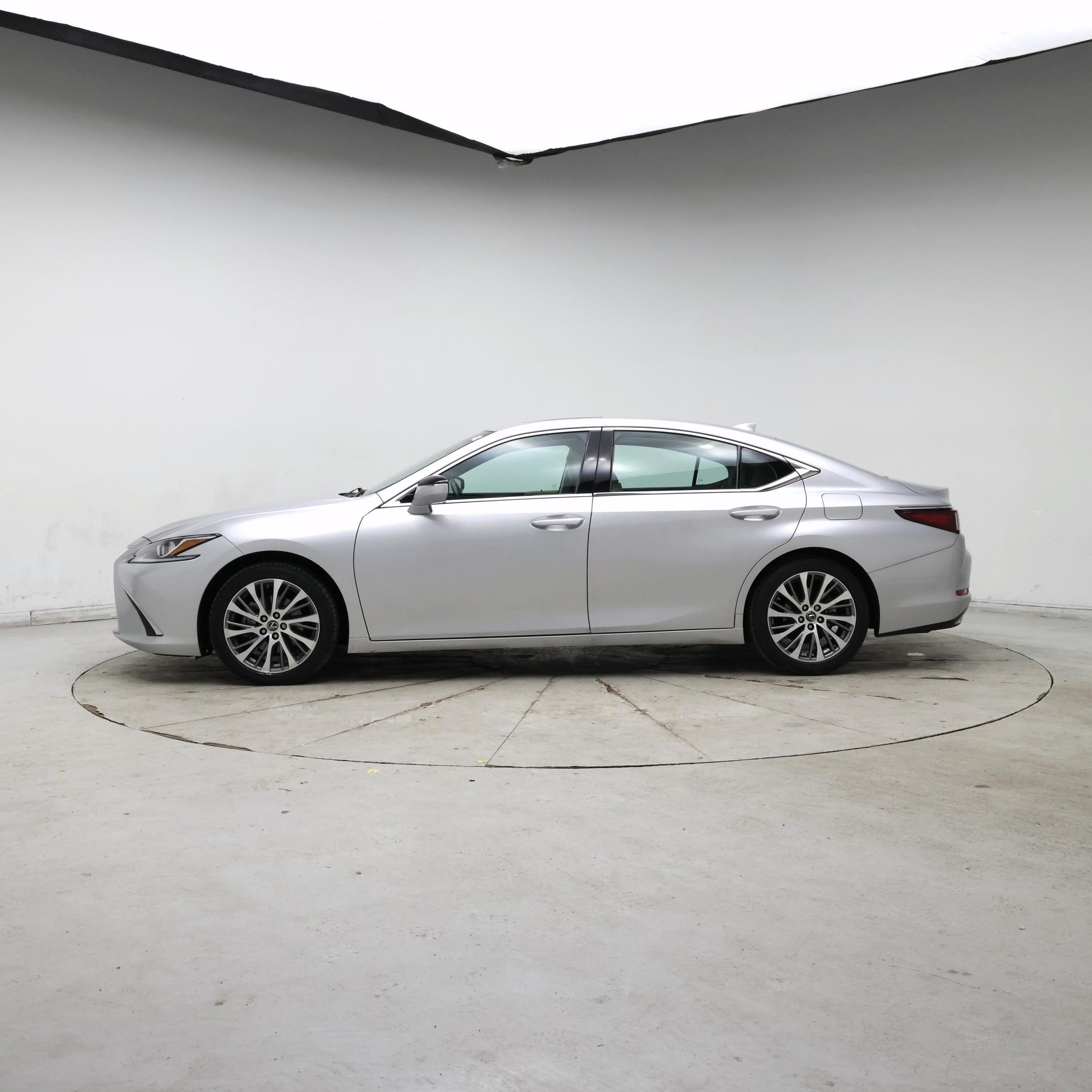 Thumbnail: 2019 Lexus ES - 3