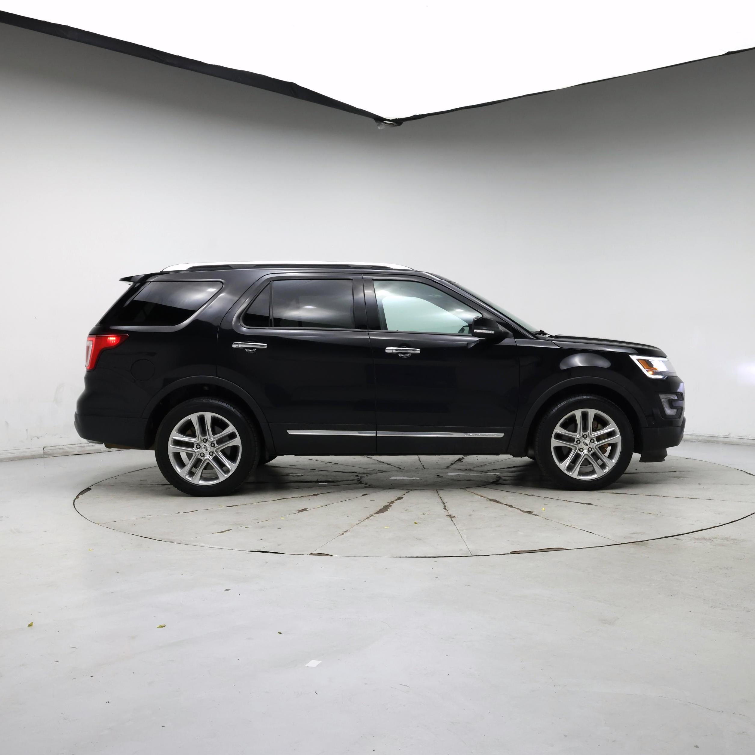 Thumbnail: 2017 Ford Explorer - 7