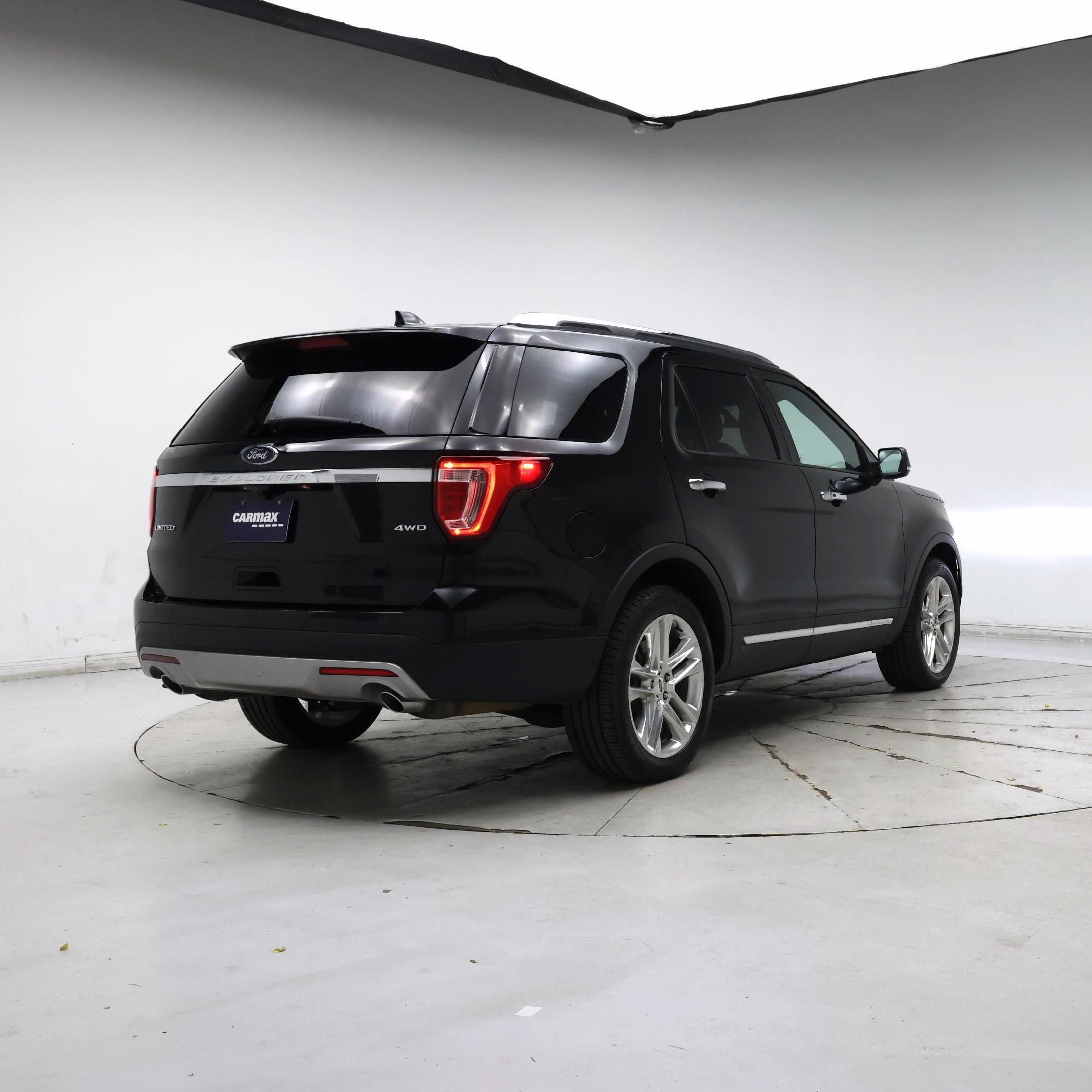 Thumbnail: 2017 Ford Explorer - 8