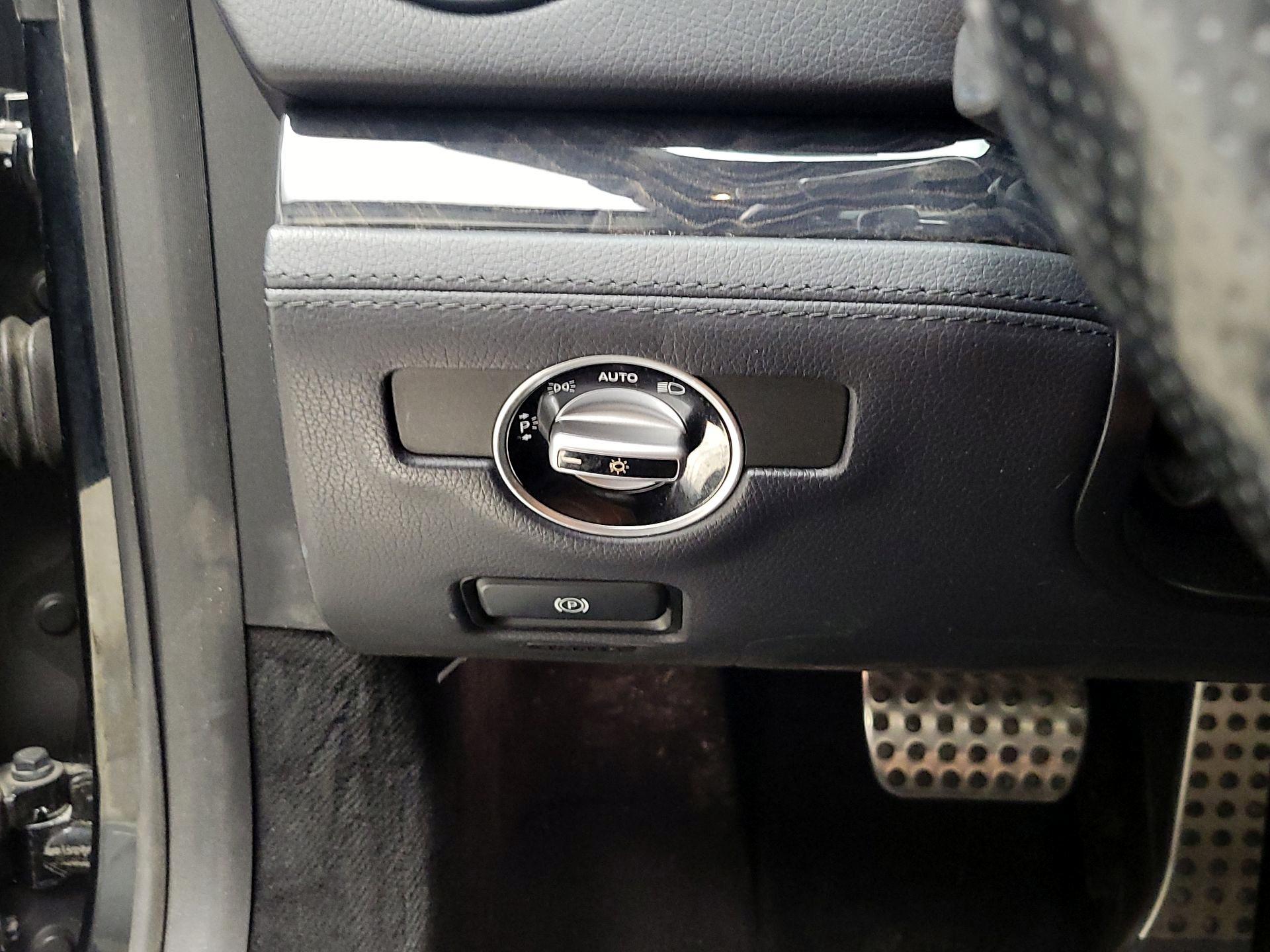 Thumbnail: 2017 Mercedes-Benz SL-Class - 13