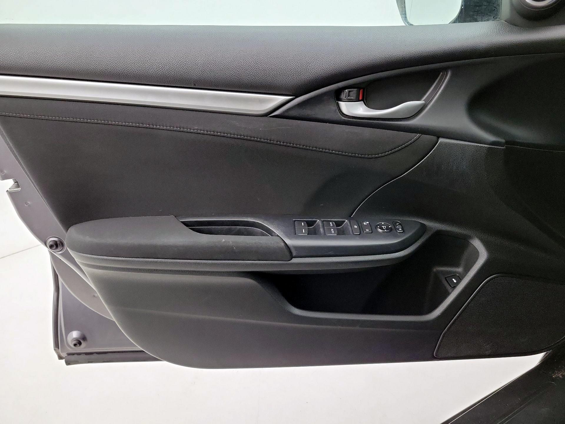 Thumbnail: 2016 Honda Civic - 12