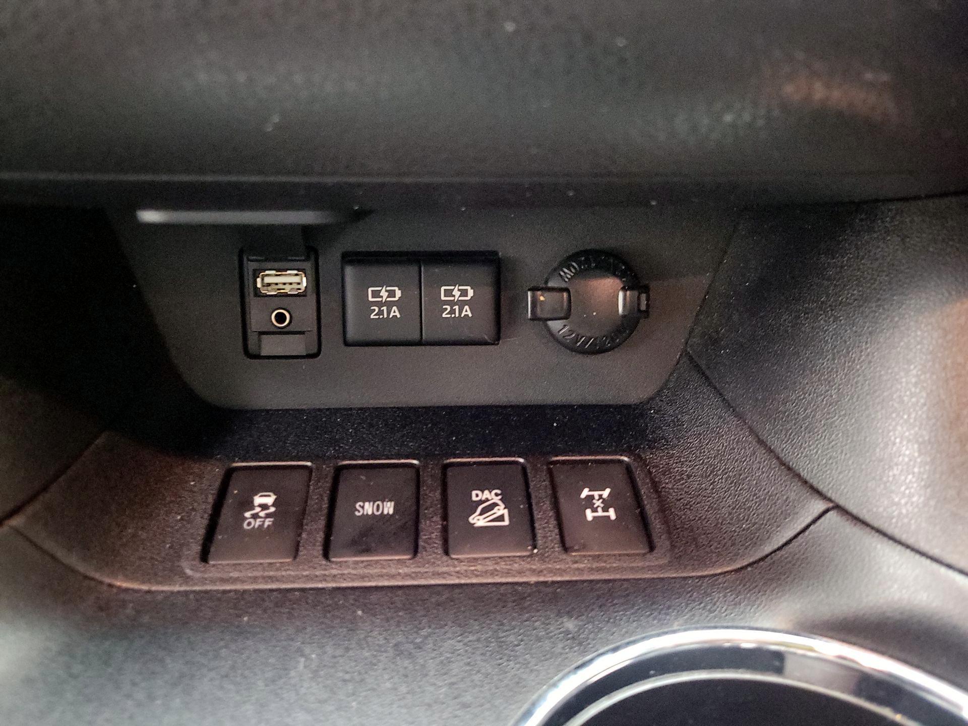 Thumbnail: 2017 Toyota Highlander - 18