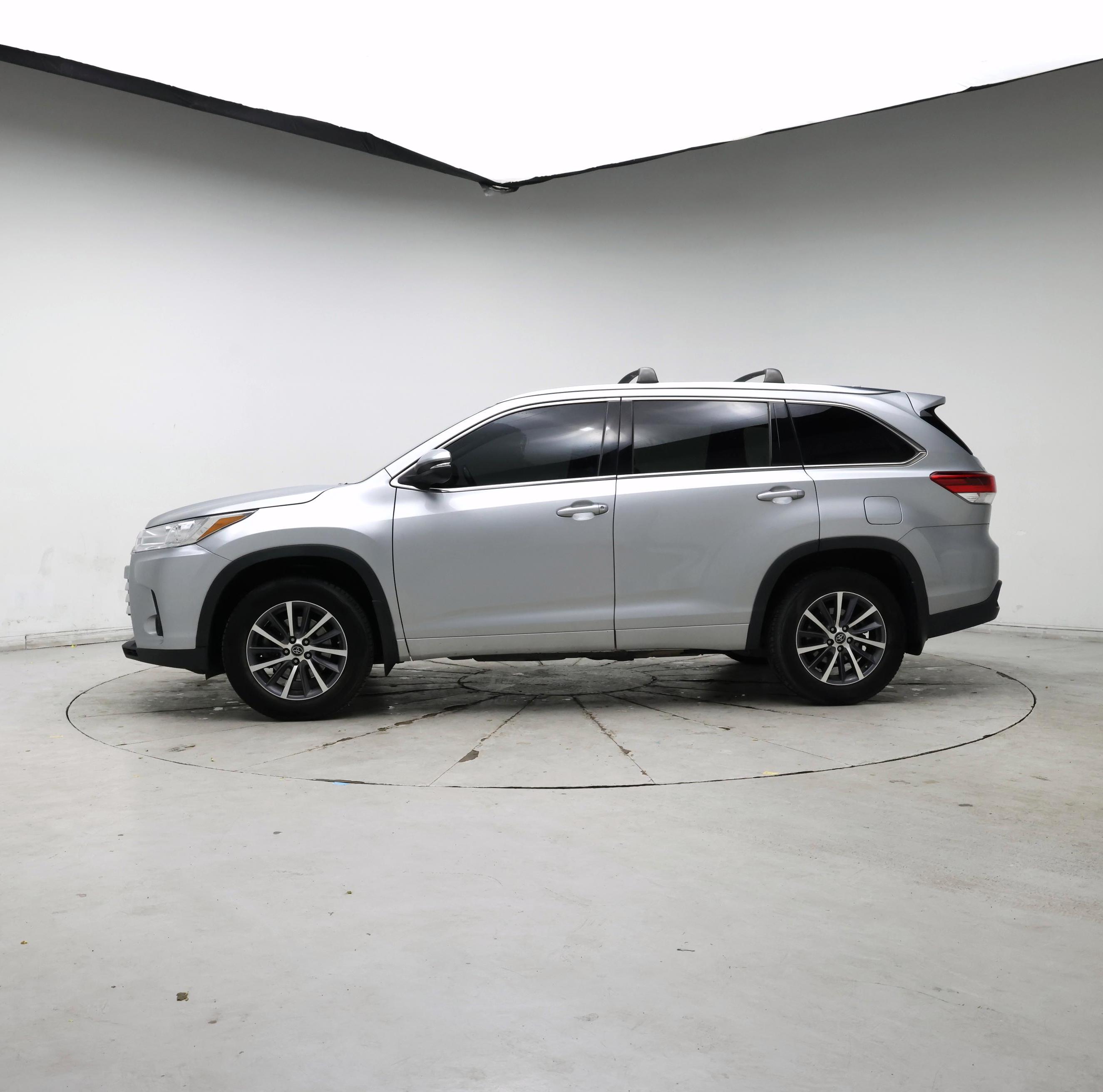 Thumbnail: 2017 Toyota Highlander - 3