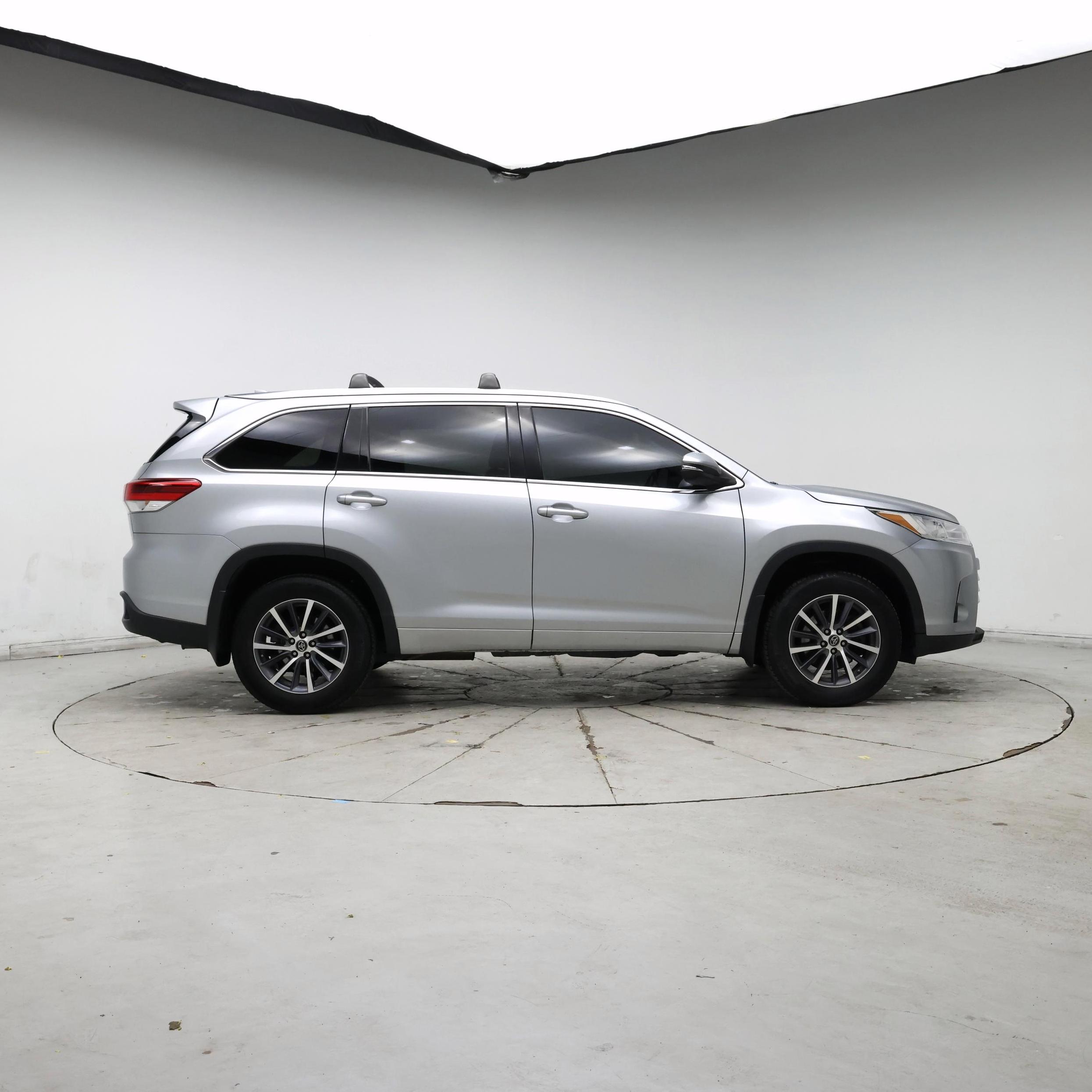 Thumbnail: 2017 Toyota Highlander - 7