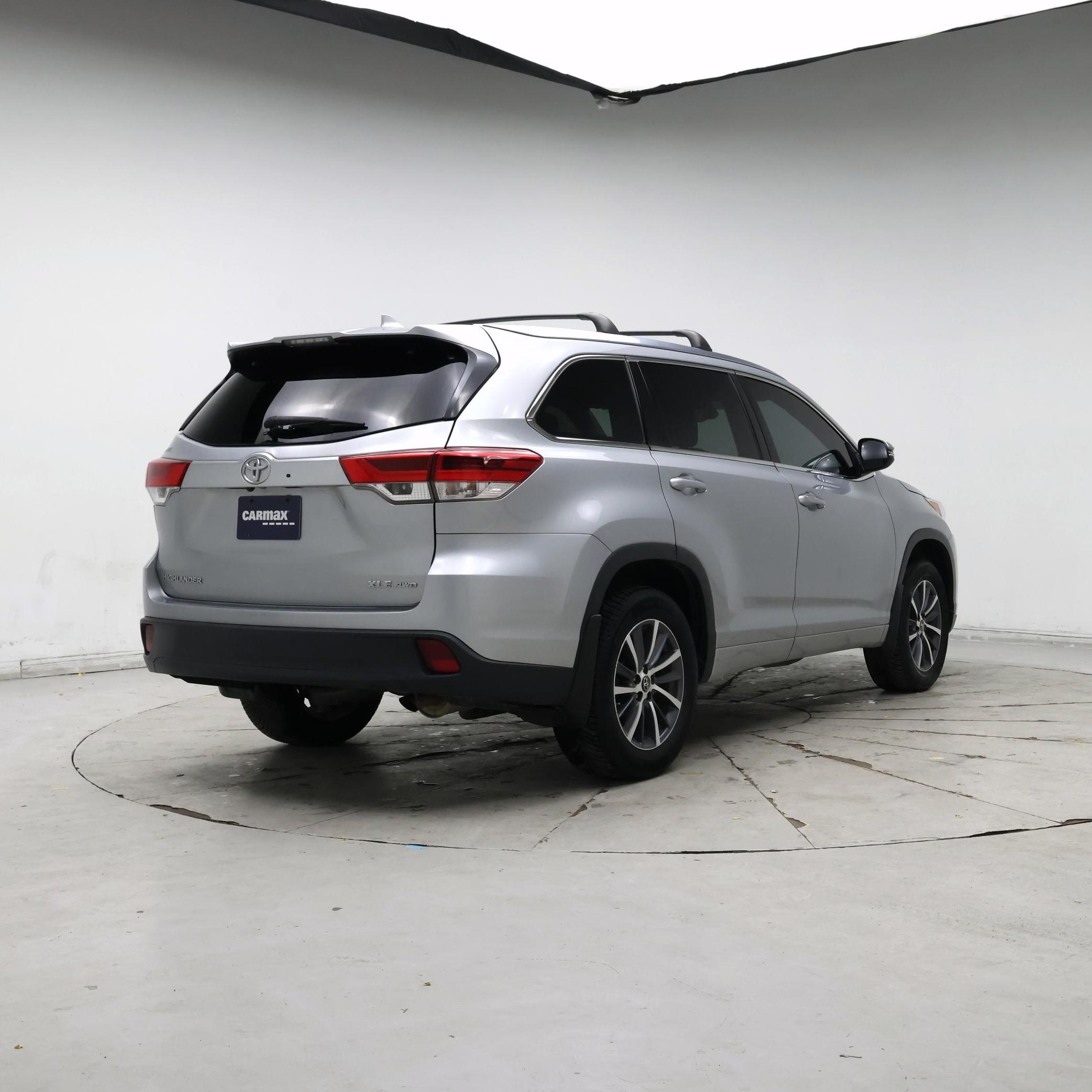Thumbnail: 2017 Toyota Highlander - 8
