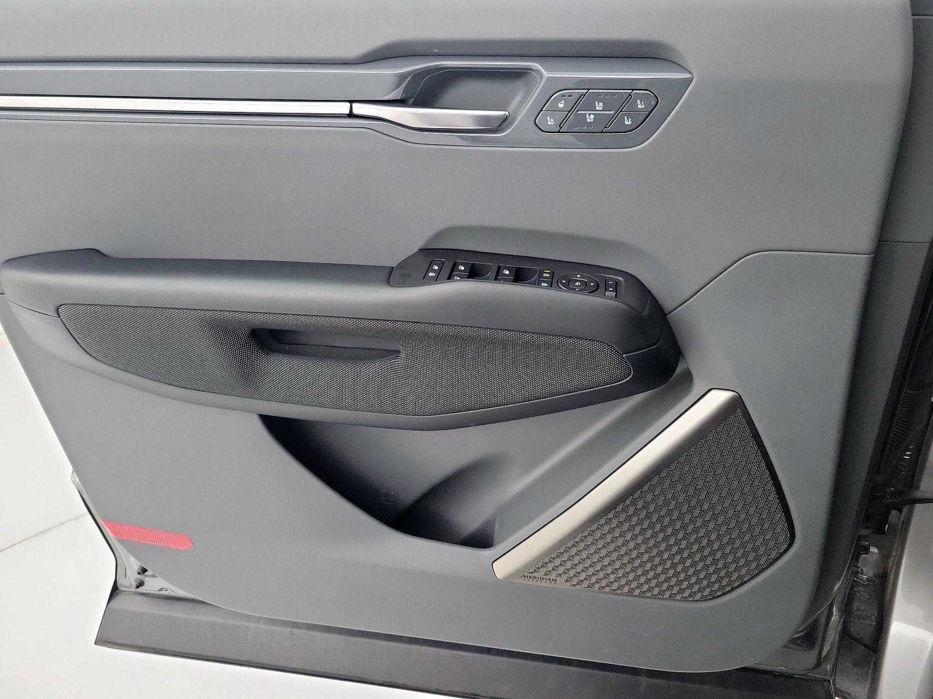 Thumbnail: 2025 Kia EV9 - 12