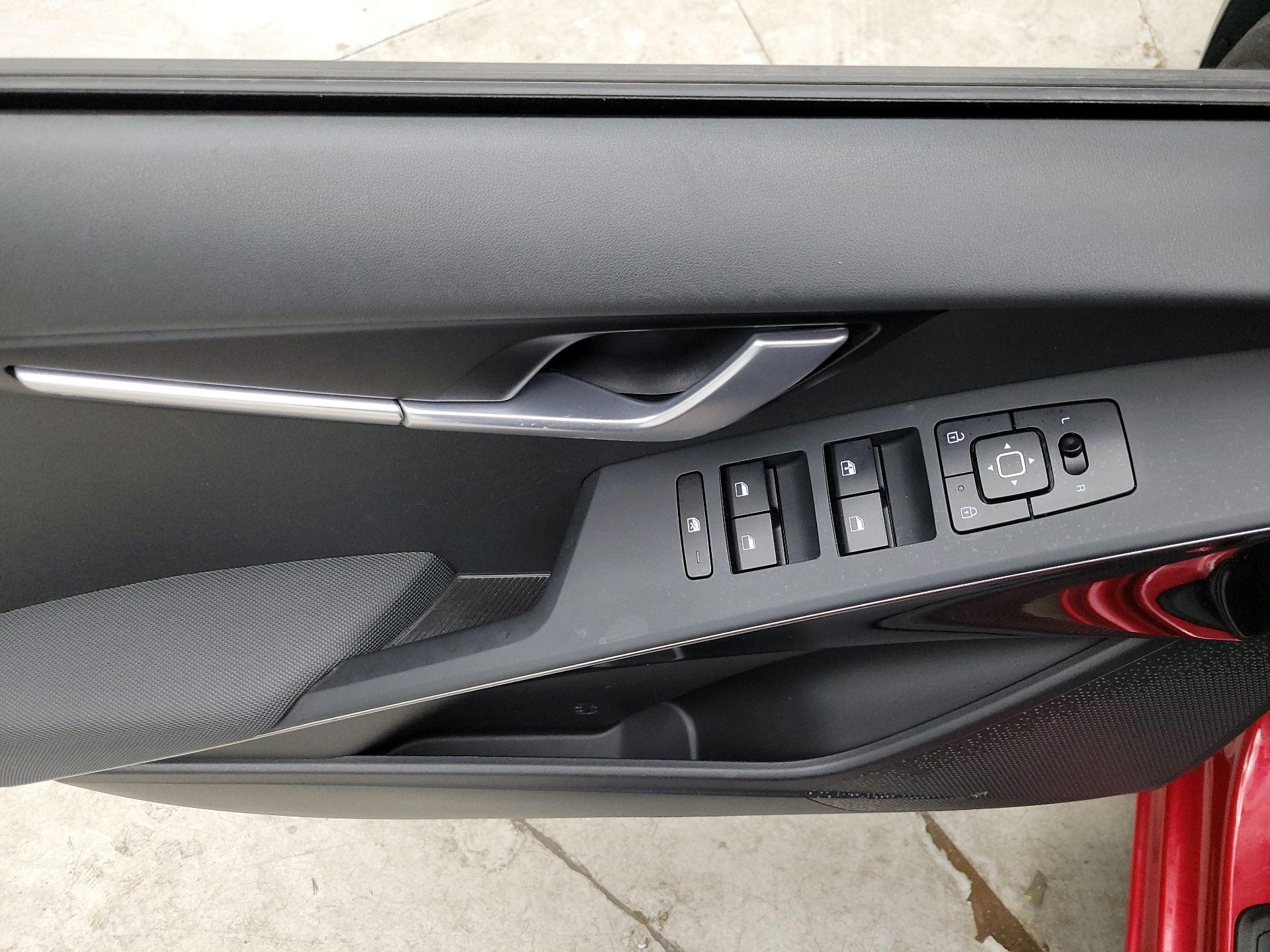 Thumbnail: 2023 Kia Niro - 12