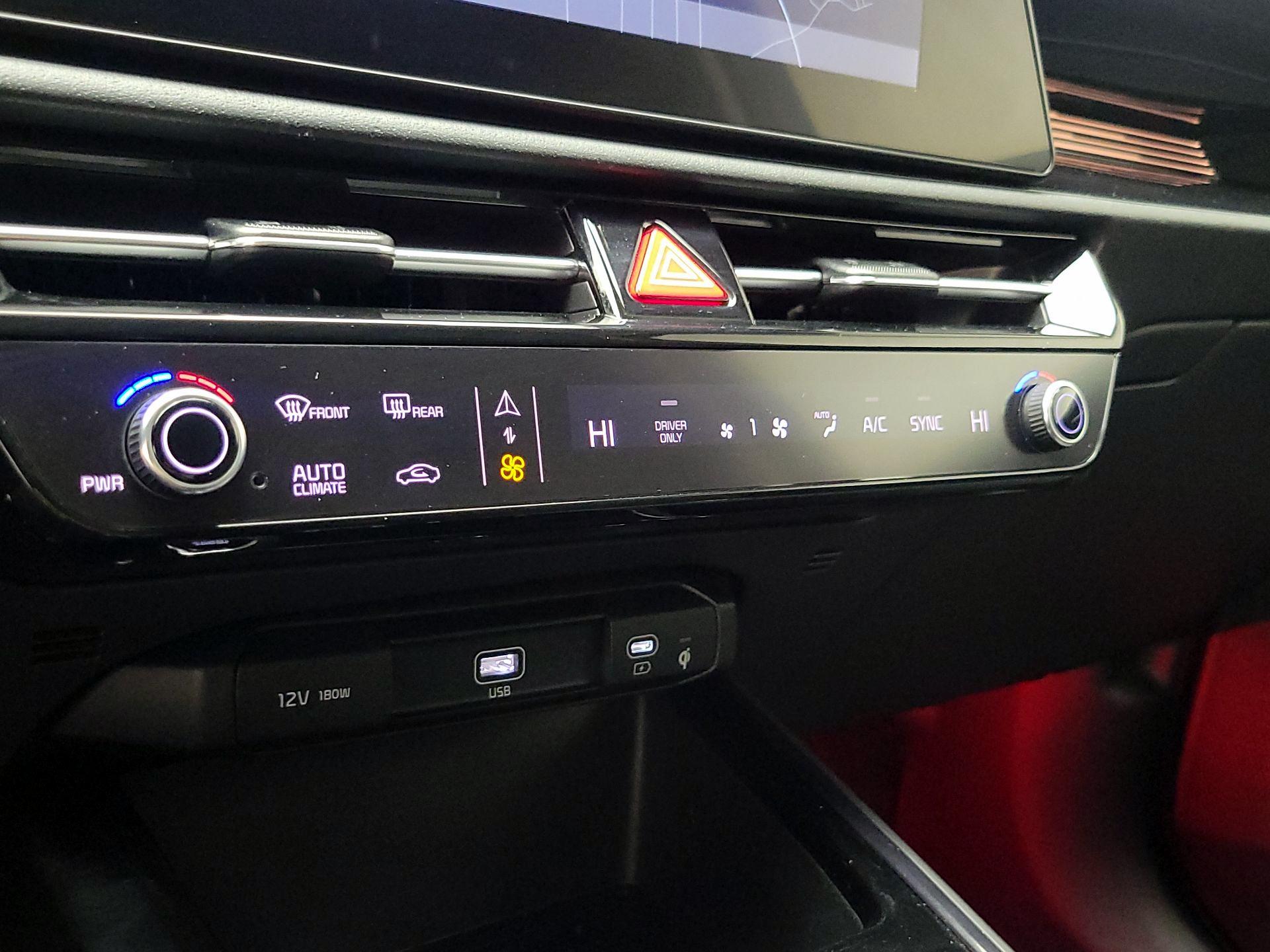 Thumbnail: 2023 Kia Niro - 17