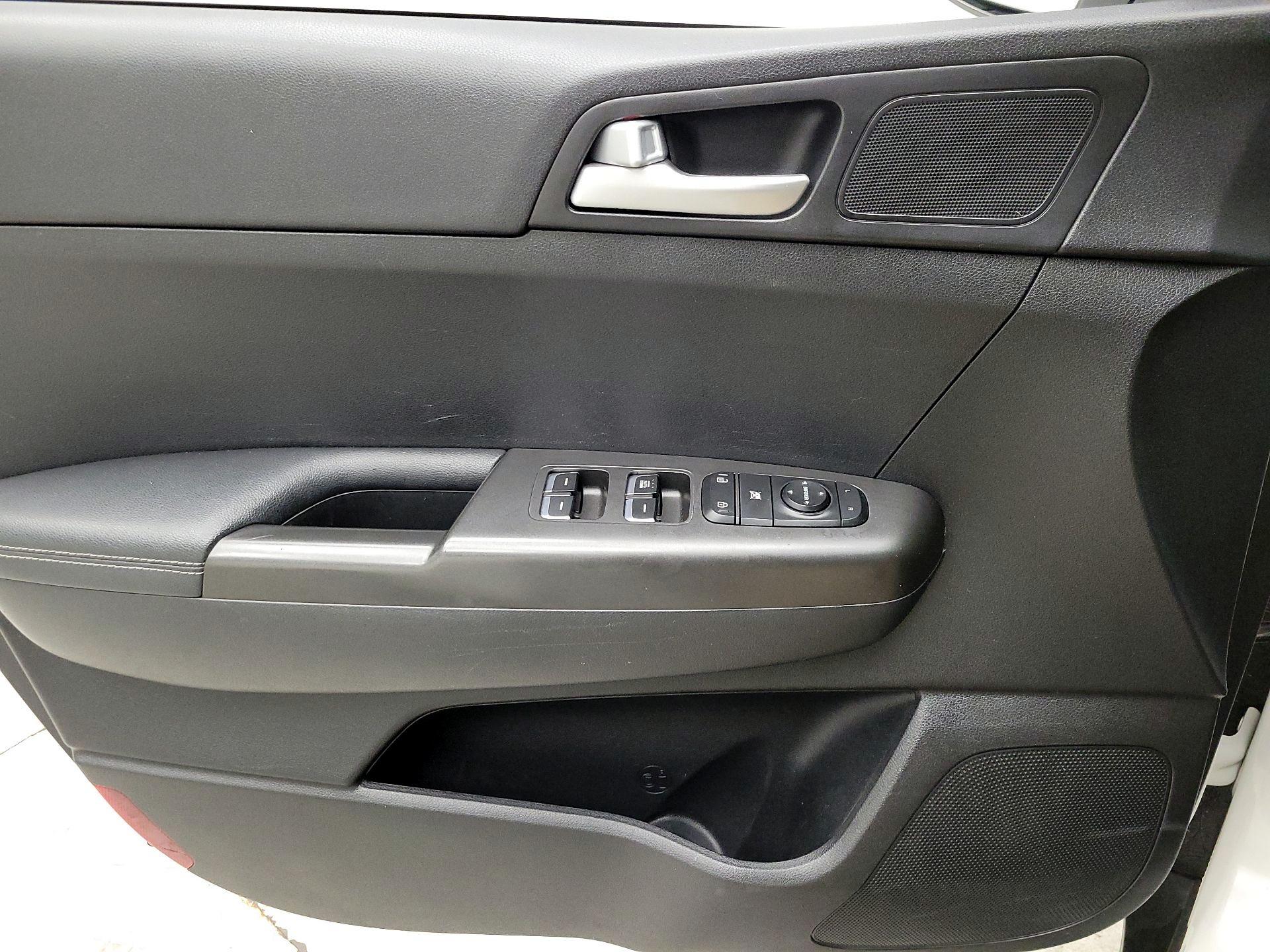 Thumbnail: 2017 Kia Sportage - 12