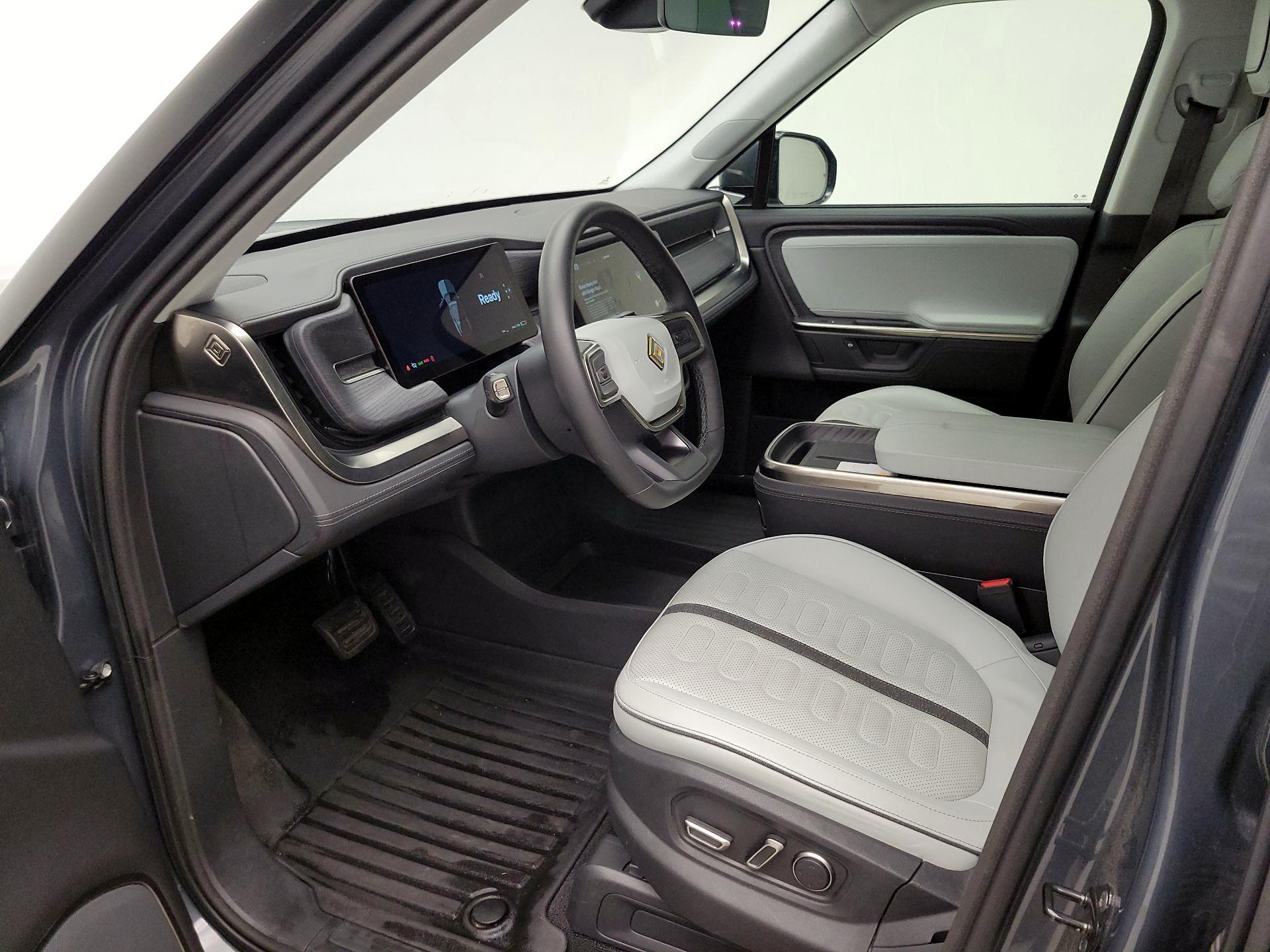 Thumbnail: 2025 Rivian R1S - 11