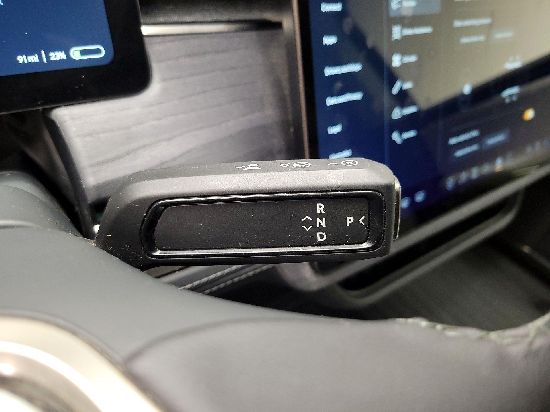 Thumbnail: 2025 Rivian R1S - 17