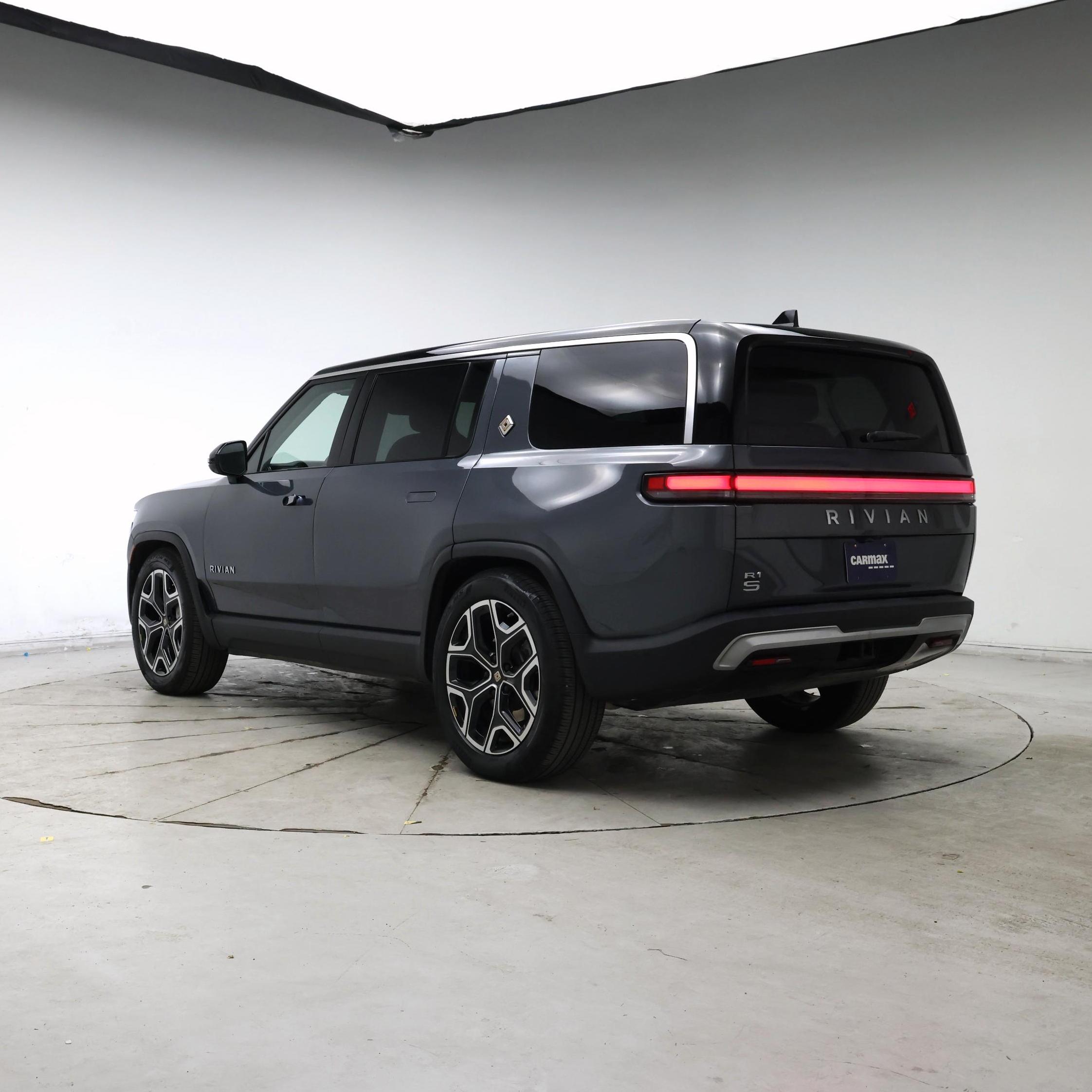 Thumbnail: 2025 Rivian R1S - 2