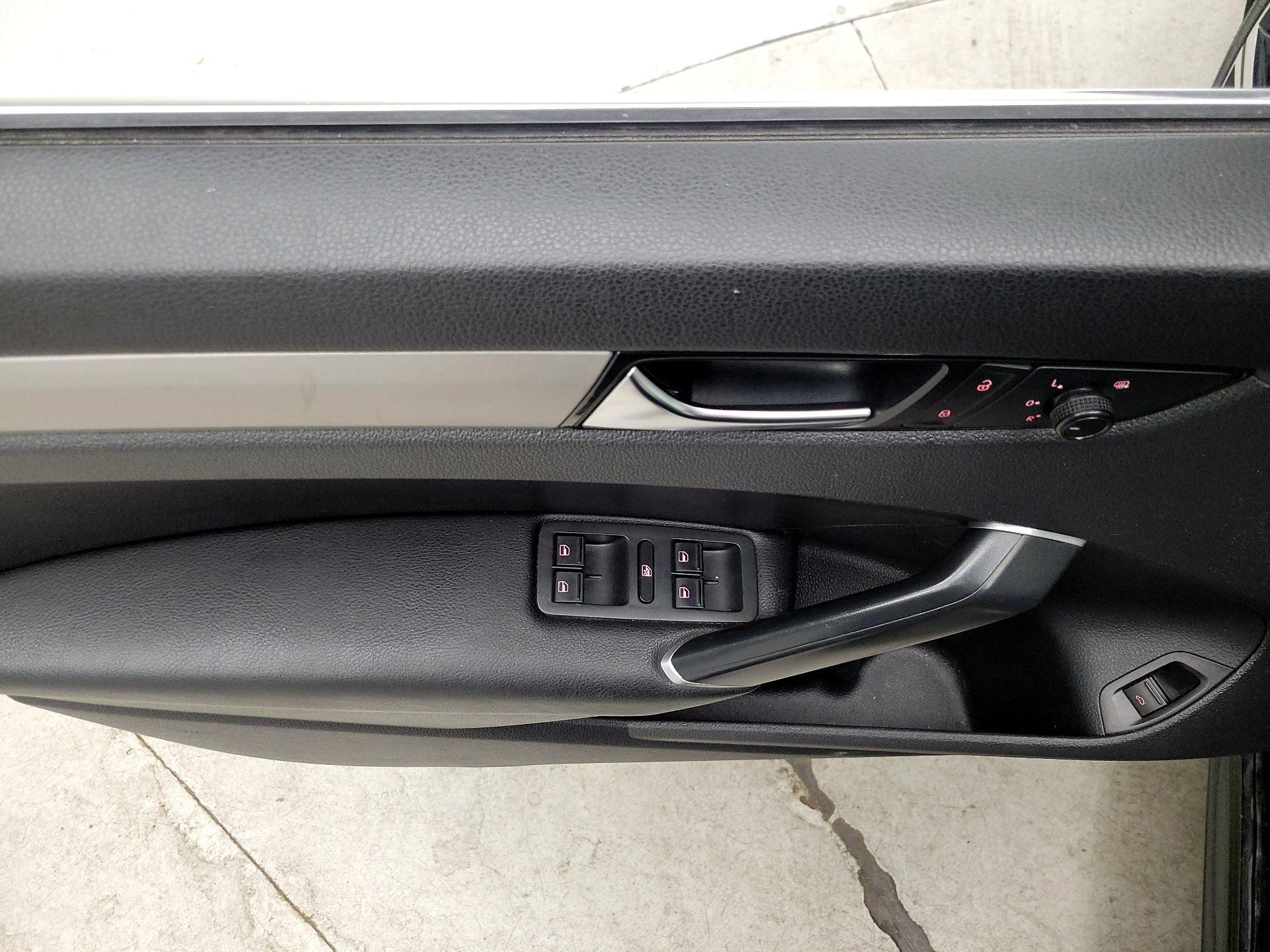 Thumbnail: 2021 Volkswagen Passat - 12