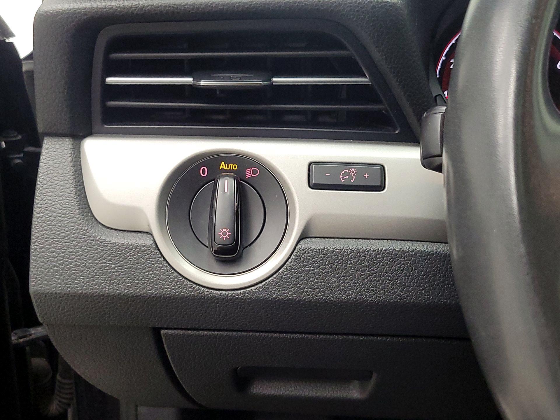 Thumbnail: 2021 Volkswagen Passat - 13