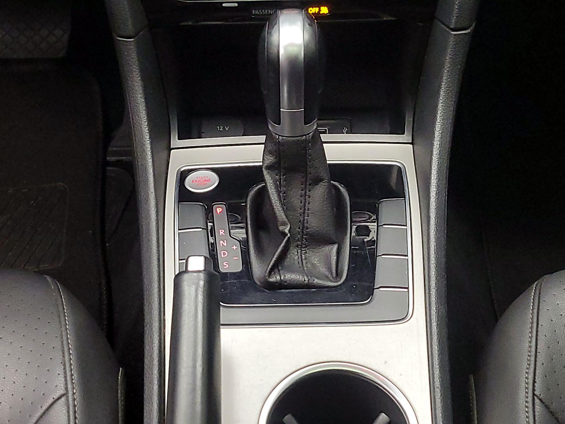 Thumbnail: 2021 Volkswagen Passat - 17