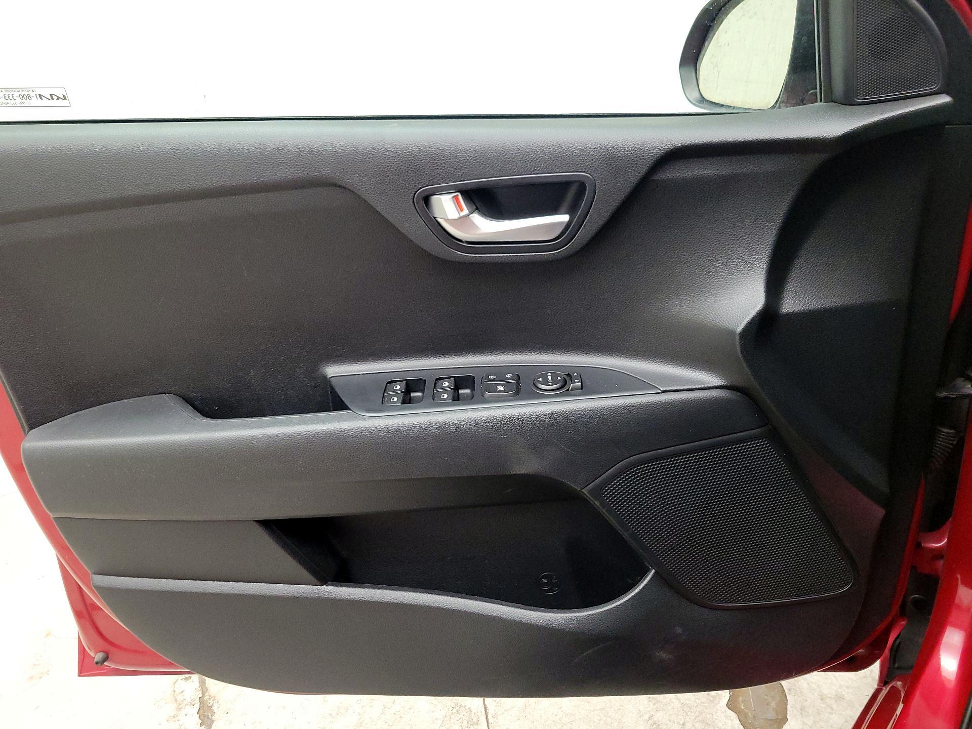 Thumbnail: 2022 Kia Rio - 12