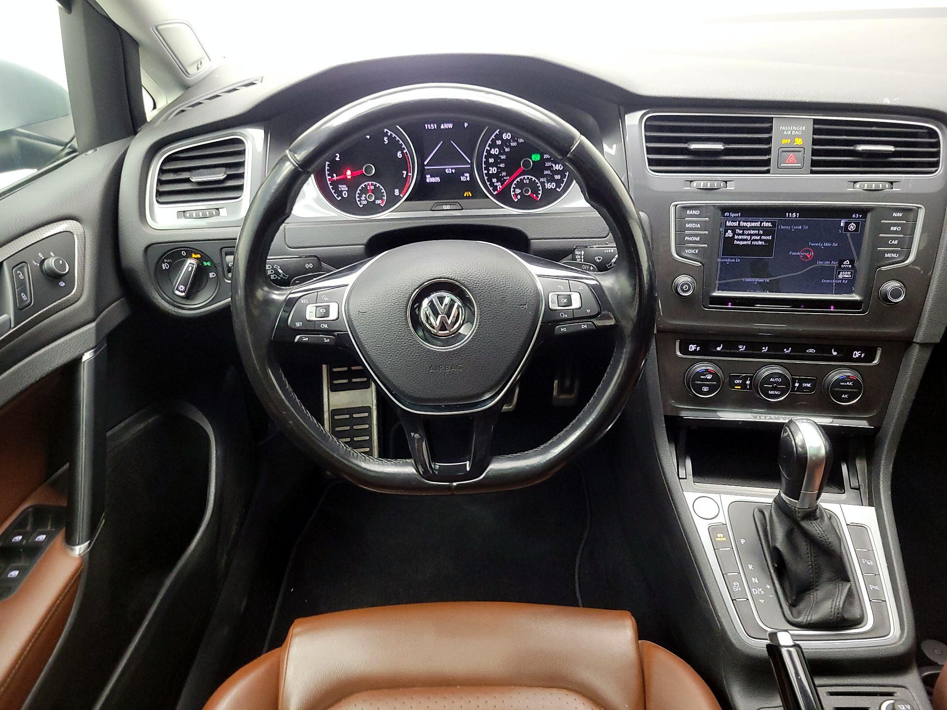 Thumbnail: 2017 Volkswagen Golf - 10