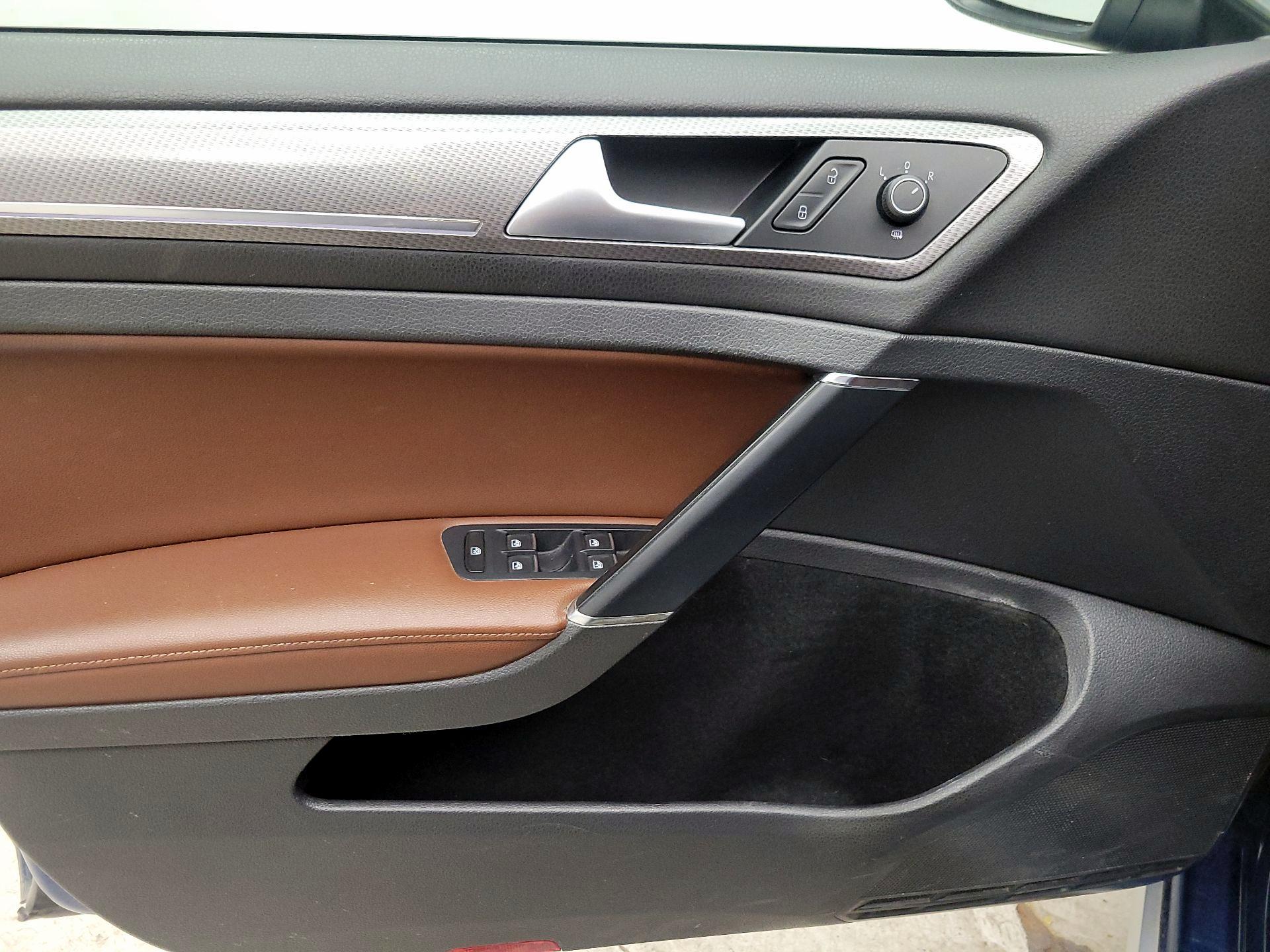 Thumbnail: 2017 Volkswagen Golf - 12