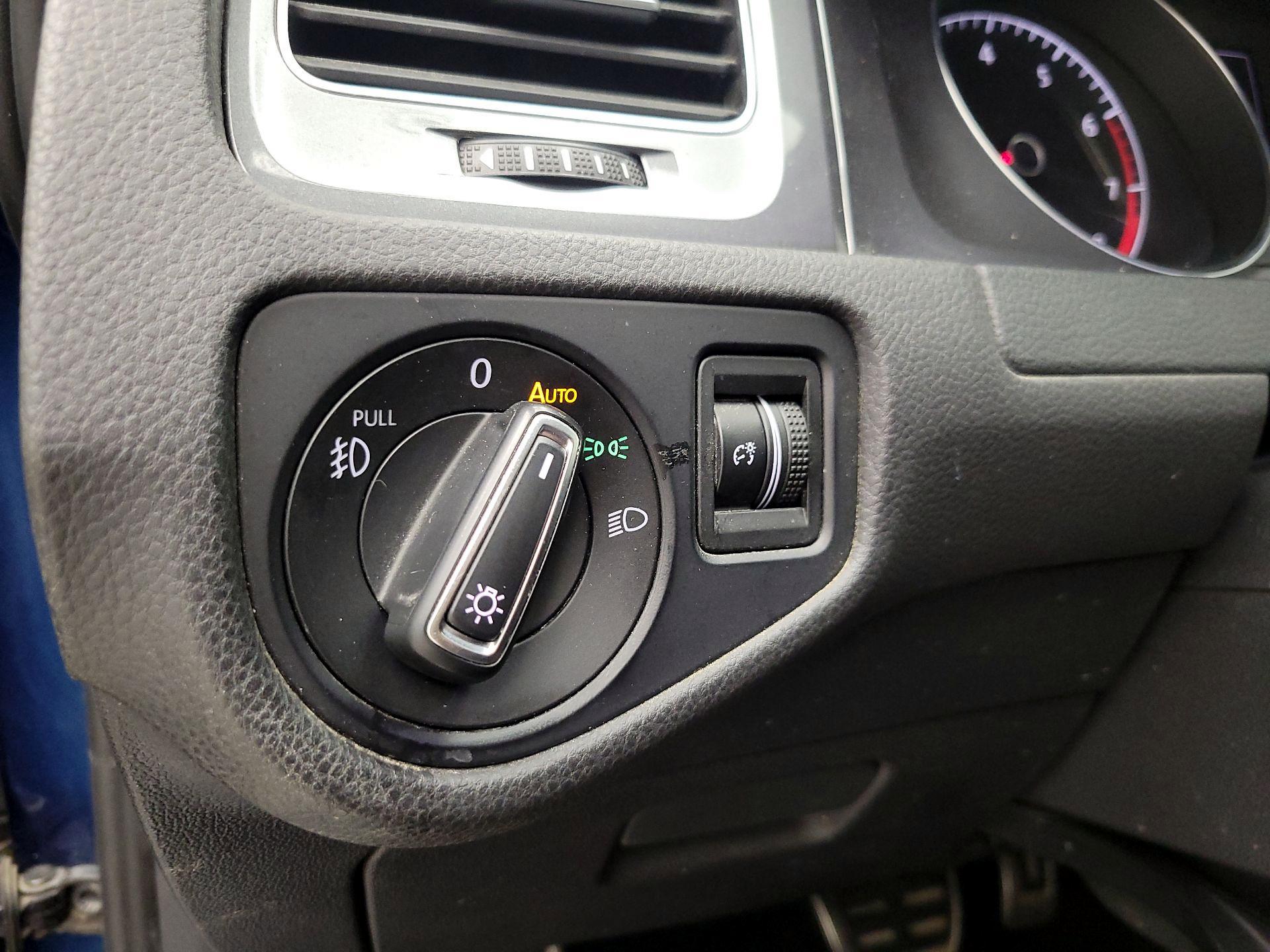 Thumbnail: 2017 Volkswagen Golf - 13