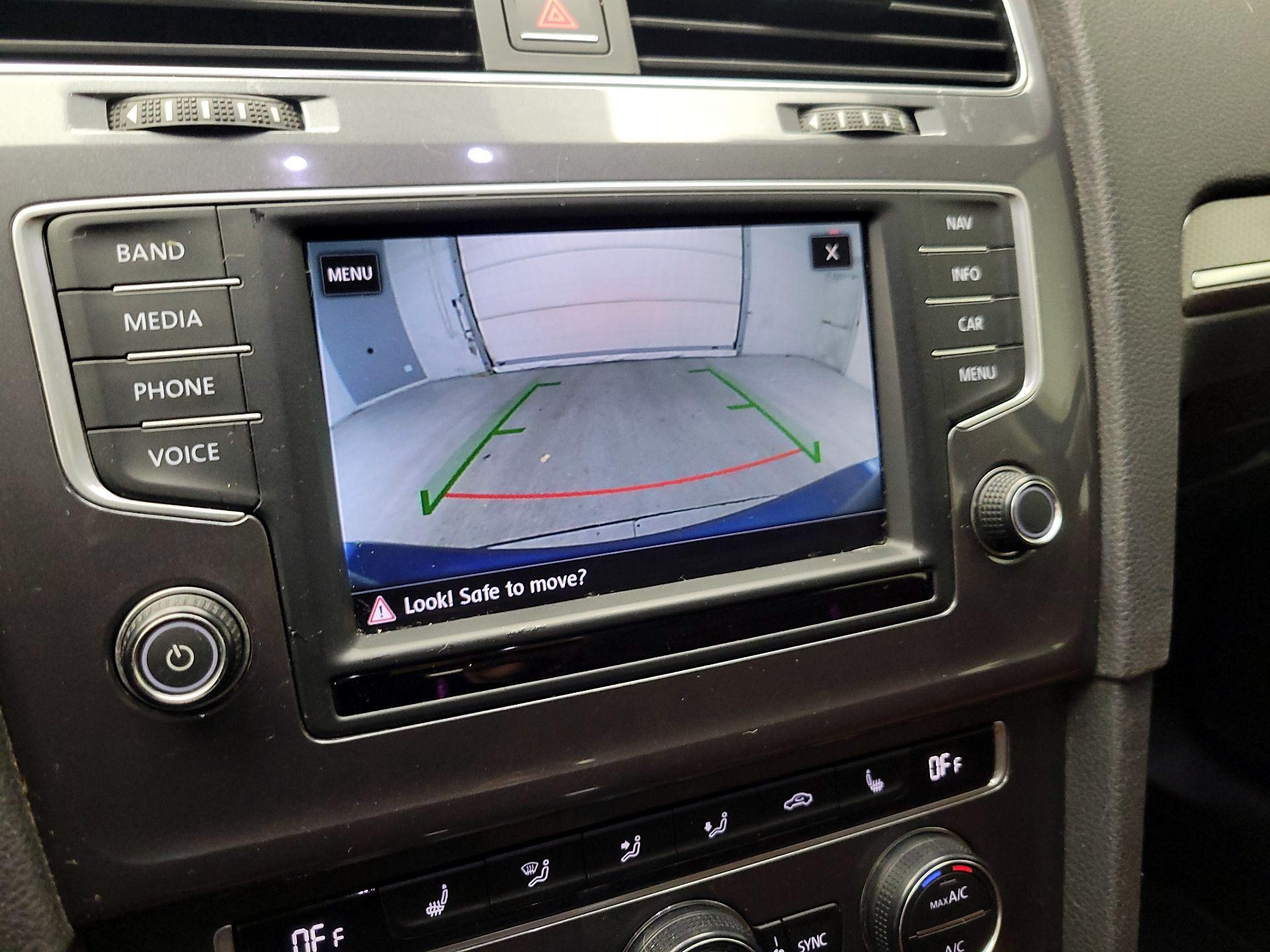 Thumbnail: 2017 Volkswagen Golf - 15