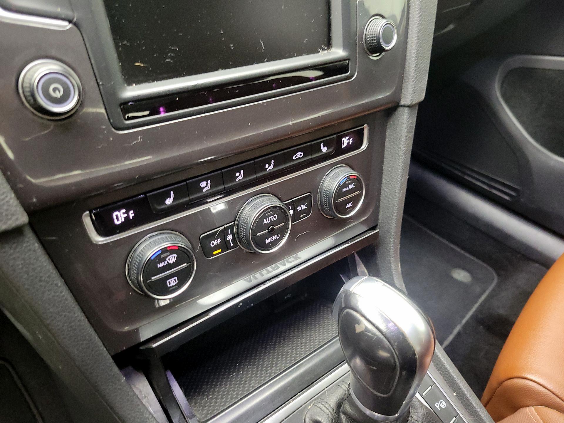 Thumbnail: 2017 Volkswagen Golf - 17