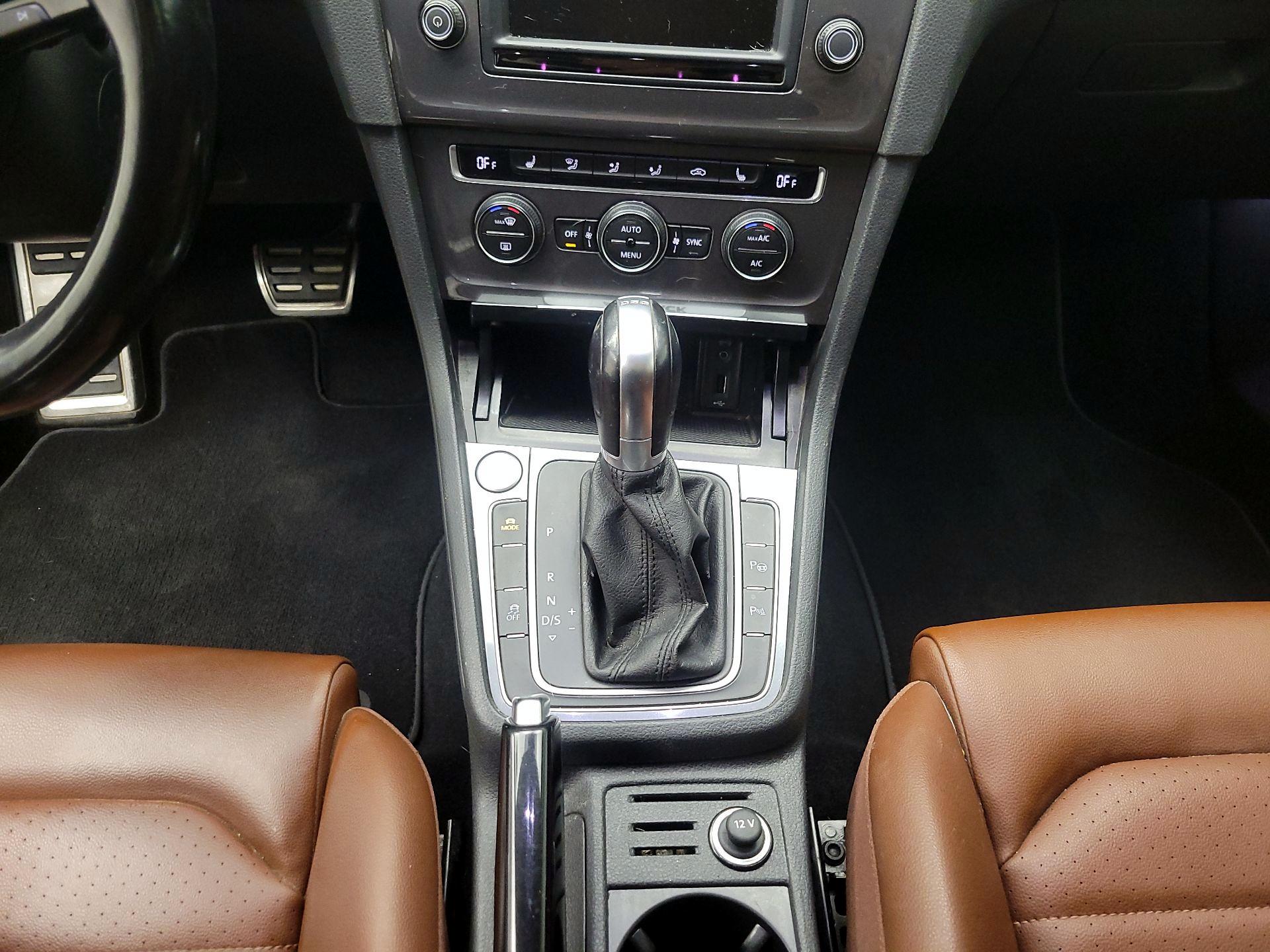 Thumbnail: 2017 Volkswagen Golf - 18