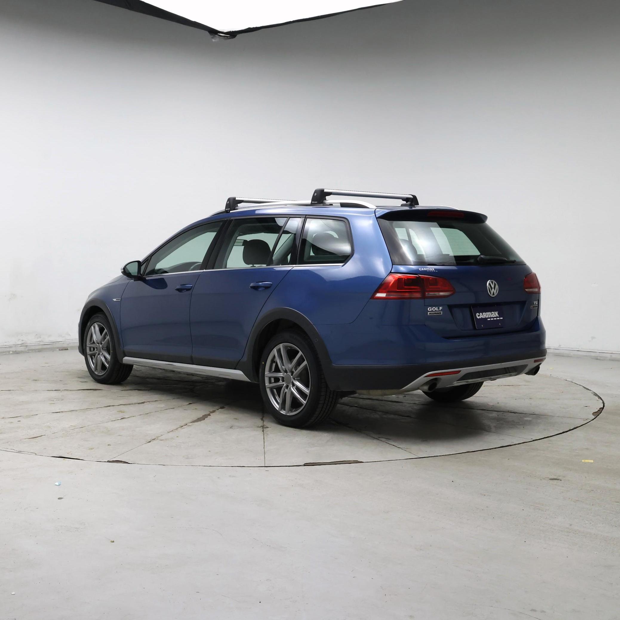 Thumbnail: 2017 Volkswagen Golf - 2