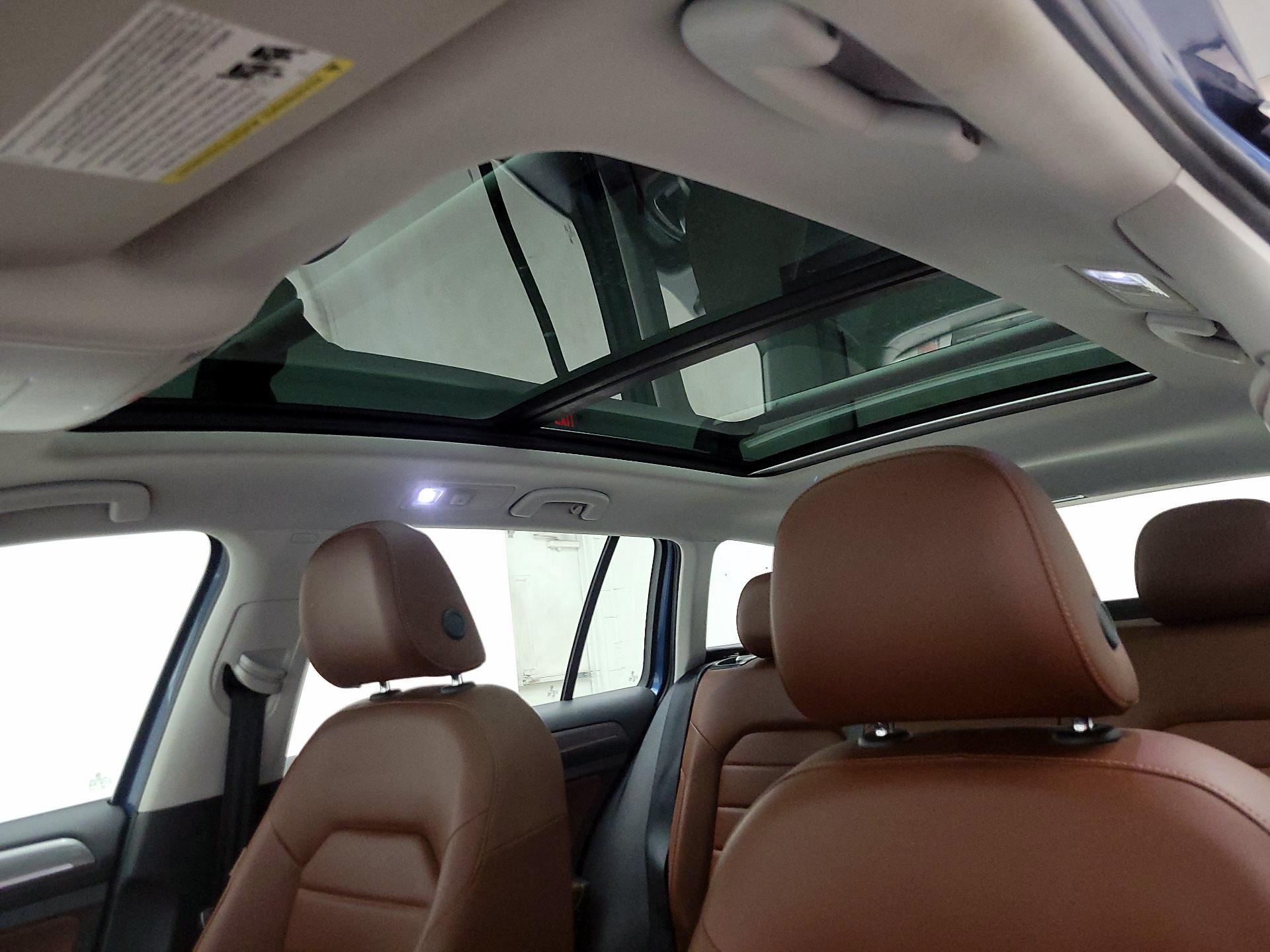 Thumbnail: 2017 Volkswagen Golf - 20