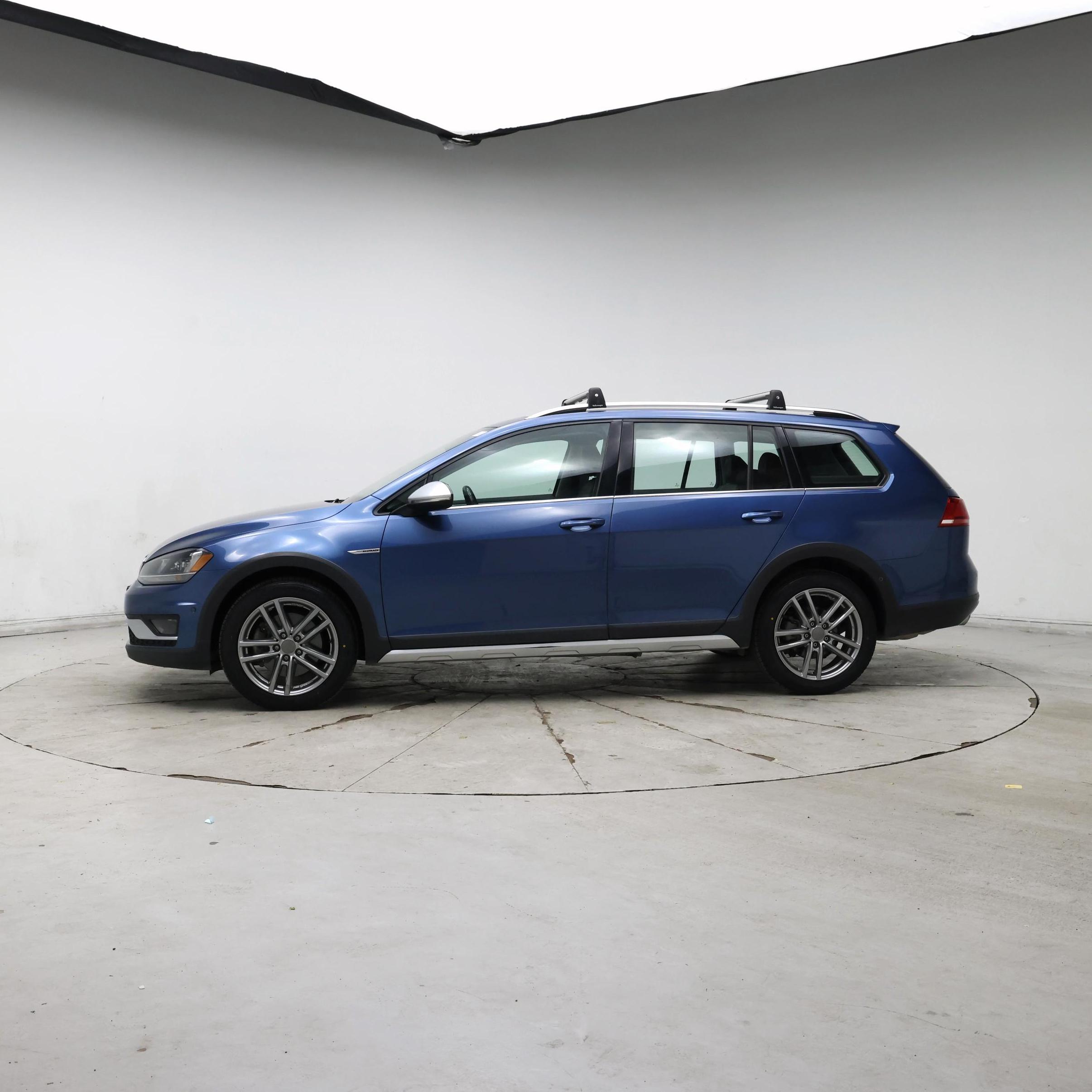 Thumbnail: 2017 Volkswagen Golf - 3