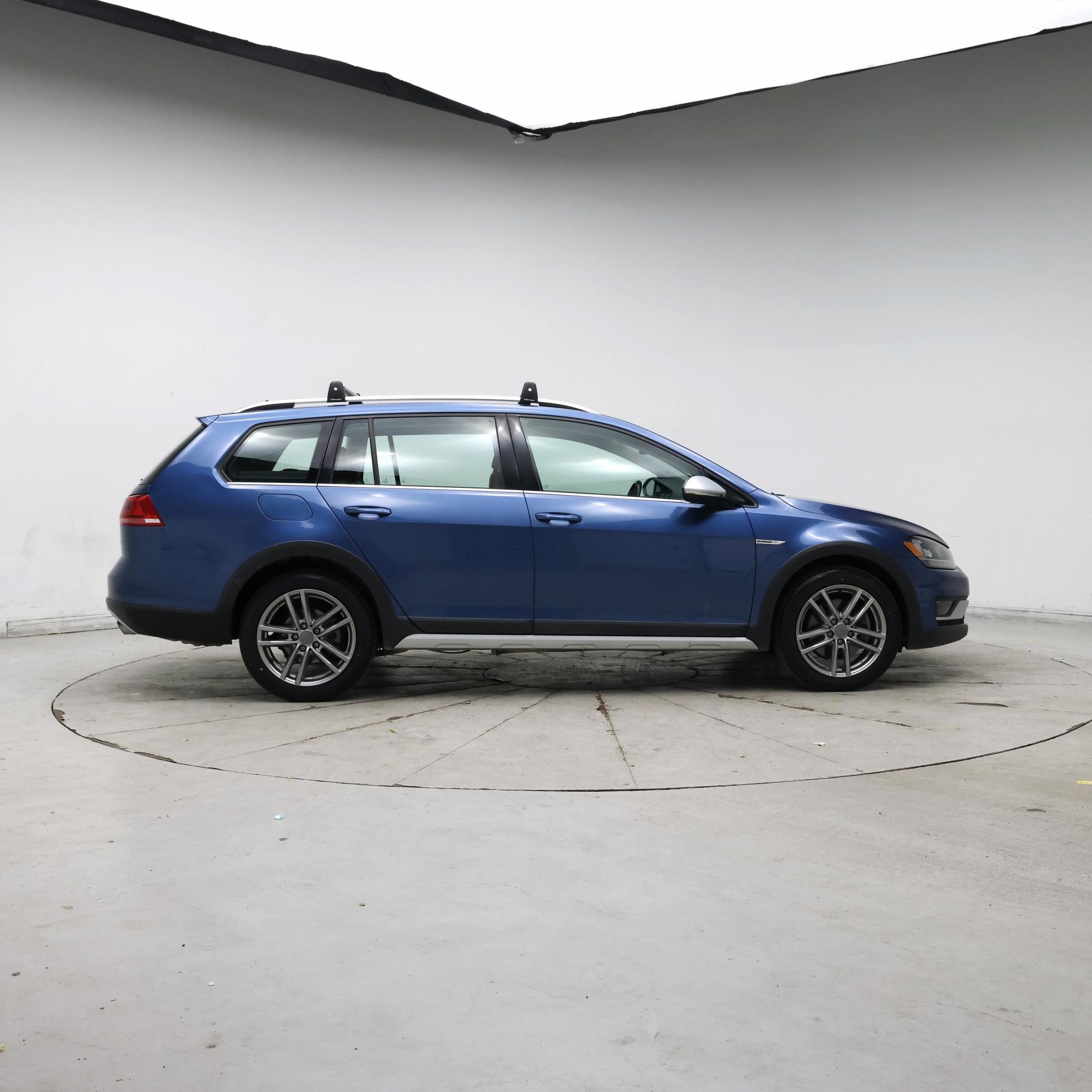 Thumbnail: 2017 Volkswagen Golf - 7