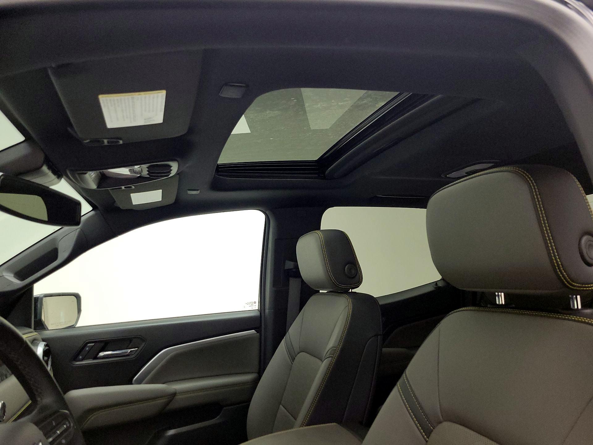 Thumbnail: 2024 Chevrolet Colorado - 19