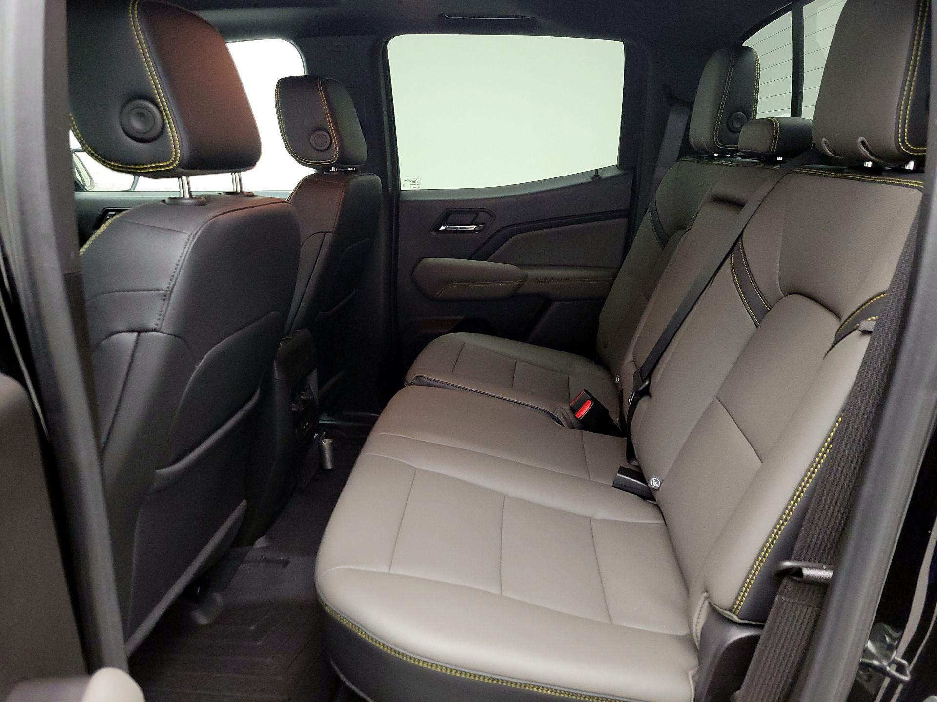 Thumbnail: 2024 Chevrolet Colorado - 20