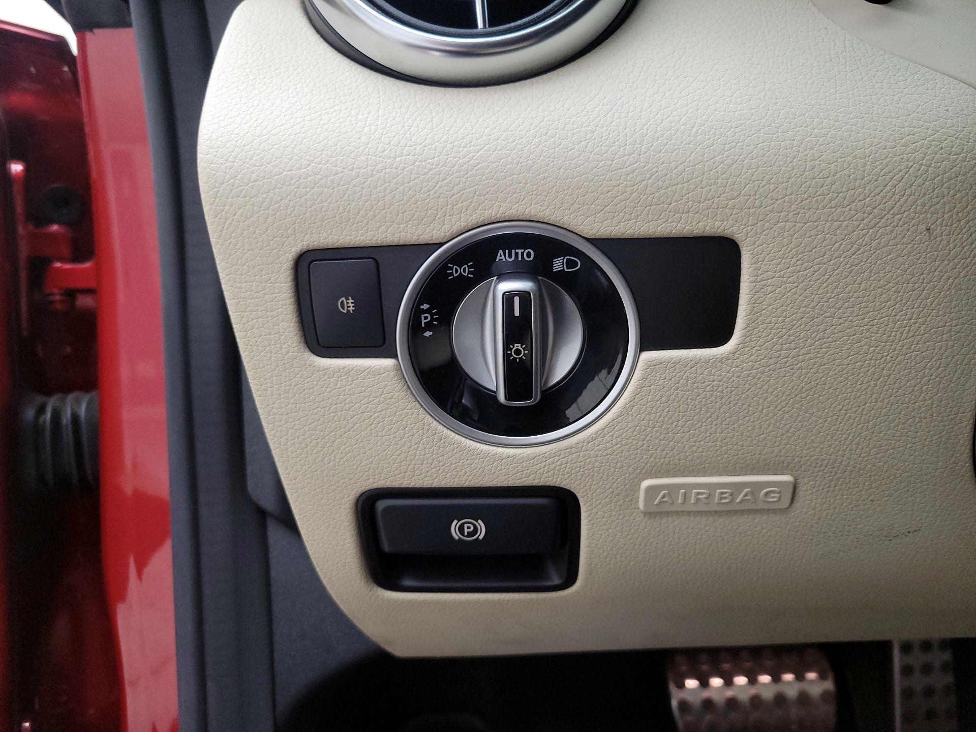 Thumbnail: 2015 Mercedes-Benz SLK - 13