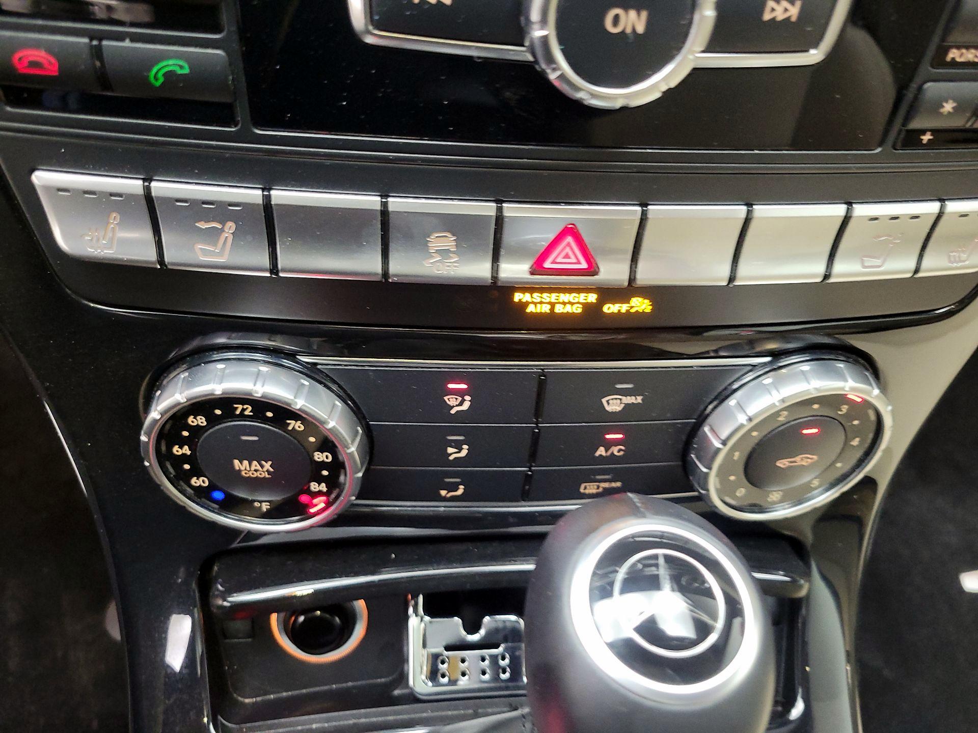 Thumbnail: 2015 Mercedes-Benz SLK - 16